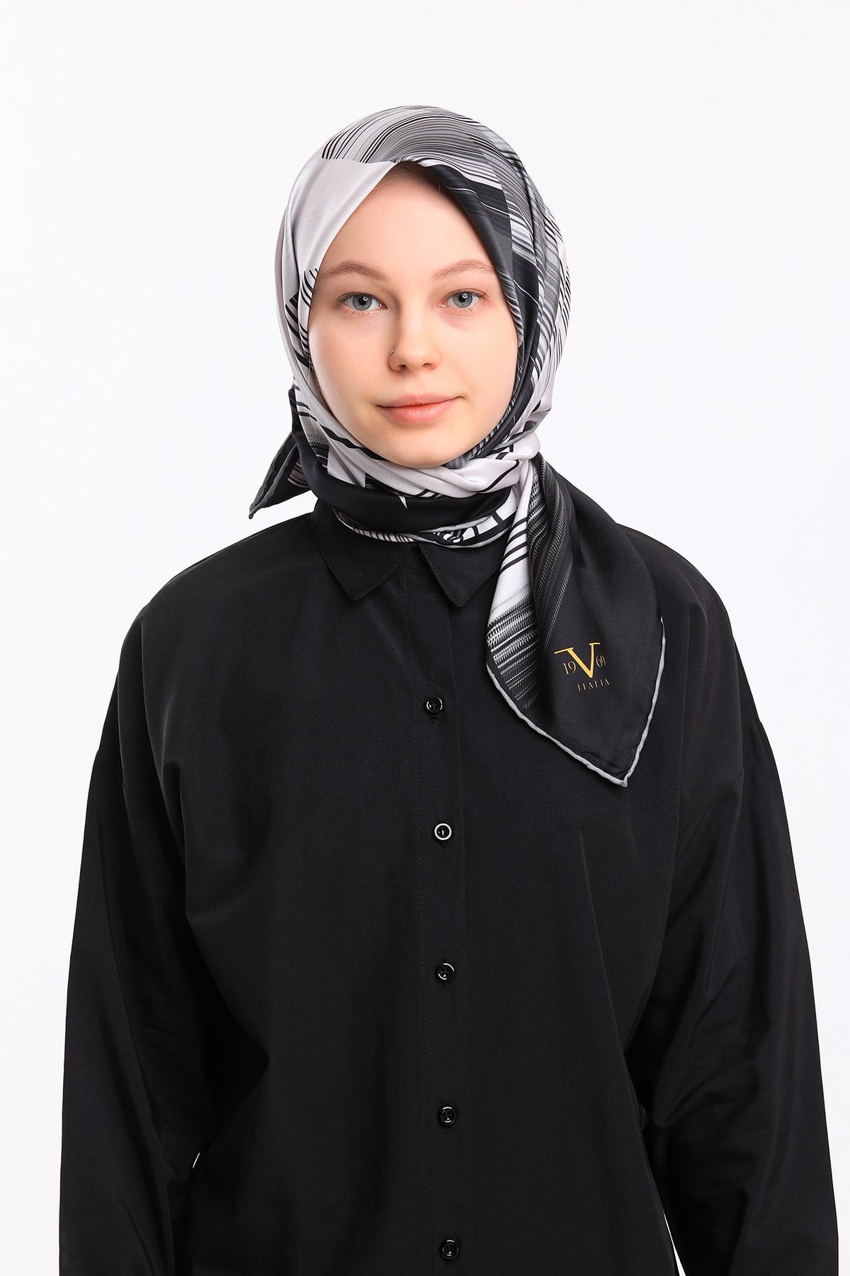 ScarfGeometrik Desen Gold Seri Twill Eşarp Askısı ile Birlikte 90x90 cm