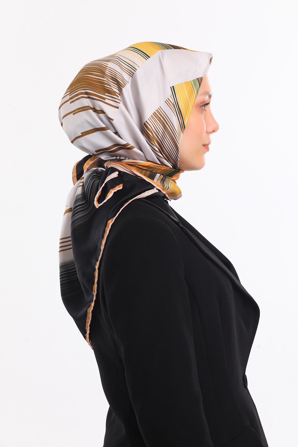 EŞARPGeometrik Desen Gold Seri Twill Eşarp Askısı ile Birlikte 90x90 cm