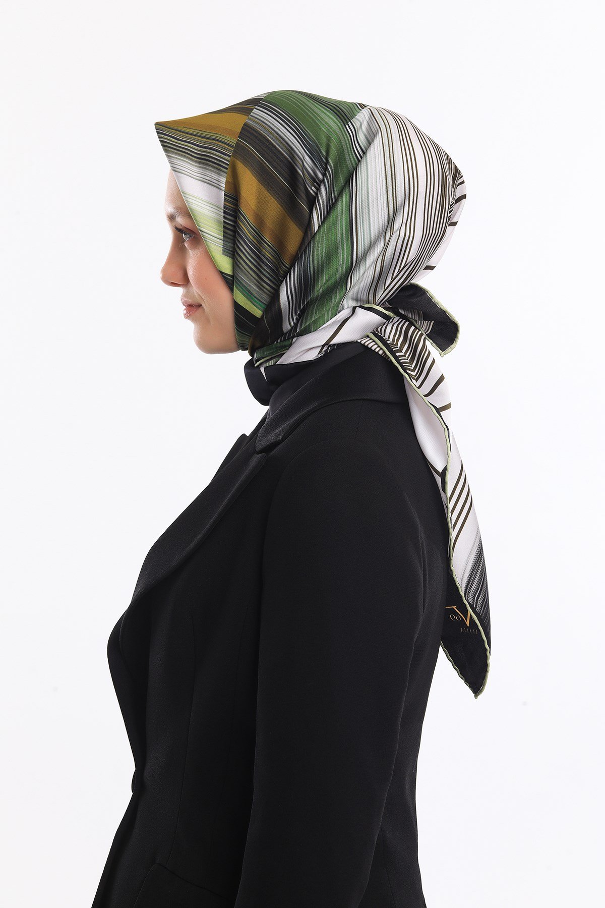 EŞARPGeometrik Desen Gold Seri Twill Eşarp Askısı ile Birlikte 90x90 cm