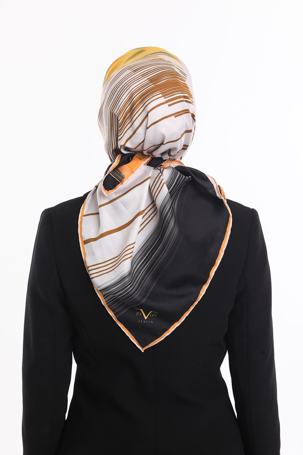 EŞARPGeometrik Desen Gold Seri Twill Eşarp Askısı ile Birlikte 90x90 cm