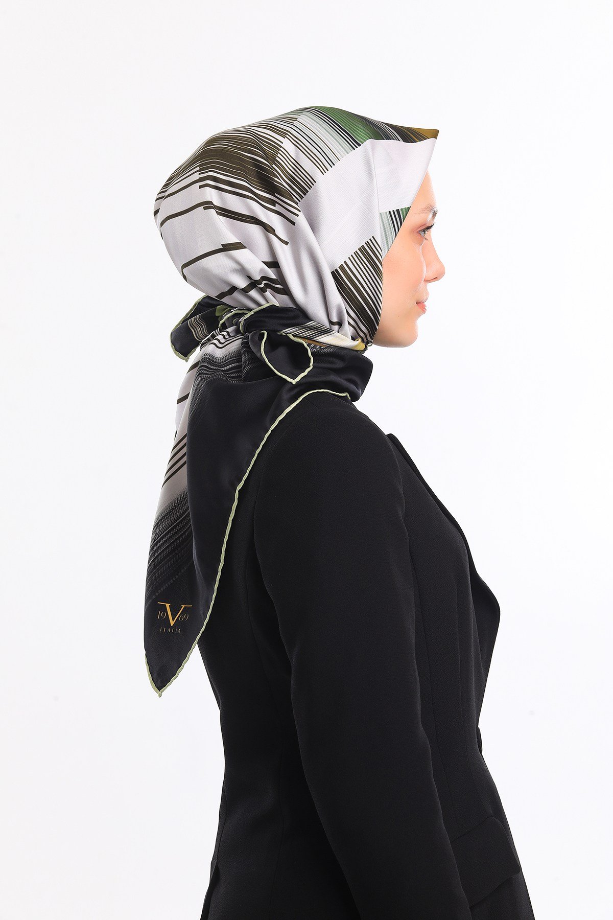 ScarfGeometrik Desen Gold Seri Twill Eşarp Askısı ile Birlikte 90x90 cm