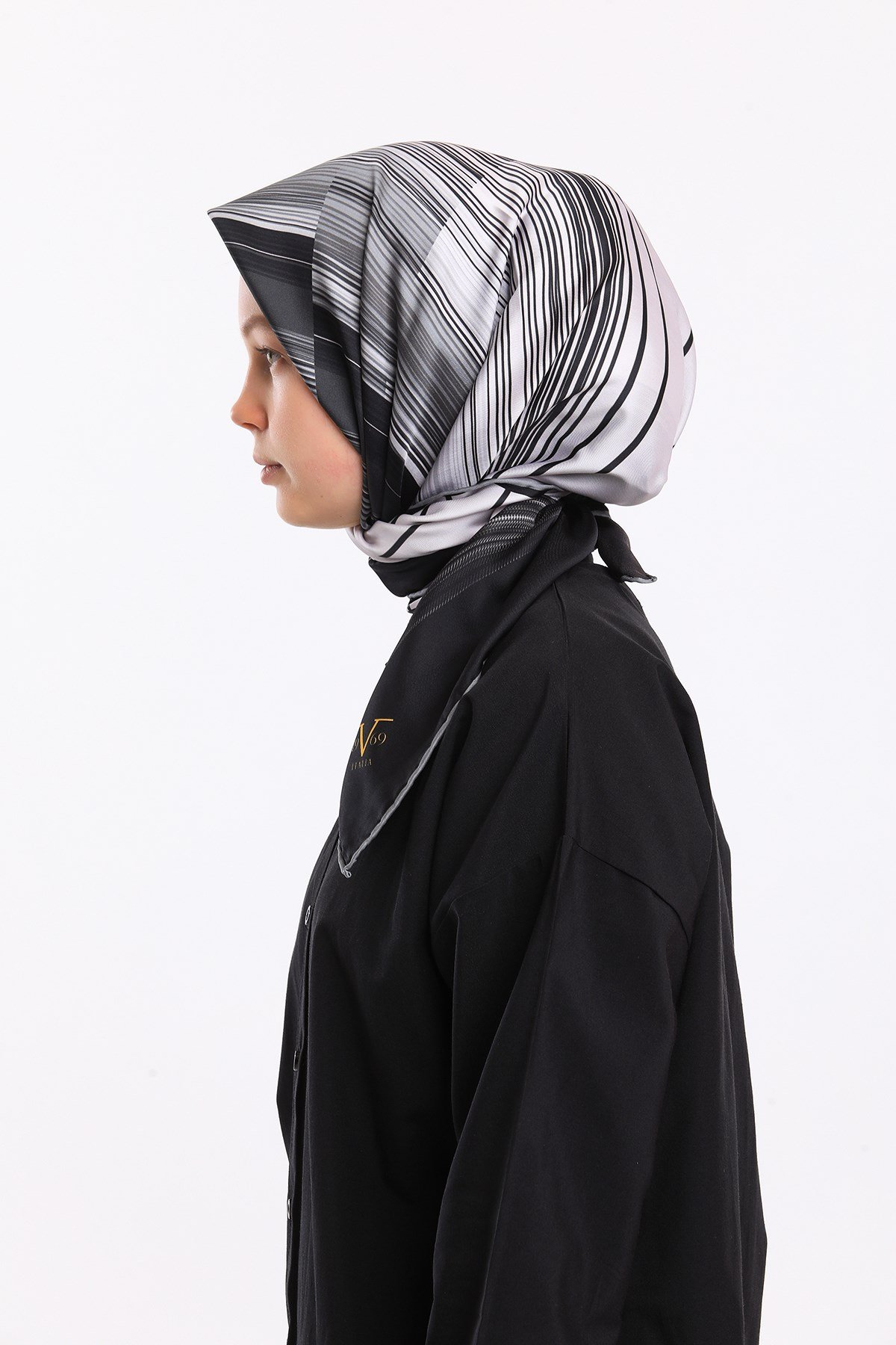 ScarfGeometrik Desen Gold Seri Twill Eşarp Askısı ile Birlikte 90x90 cm