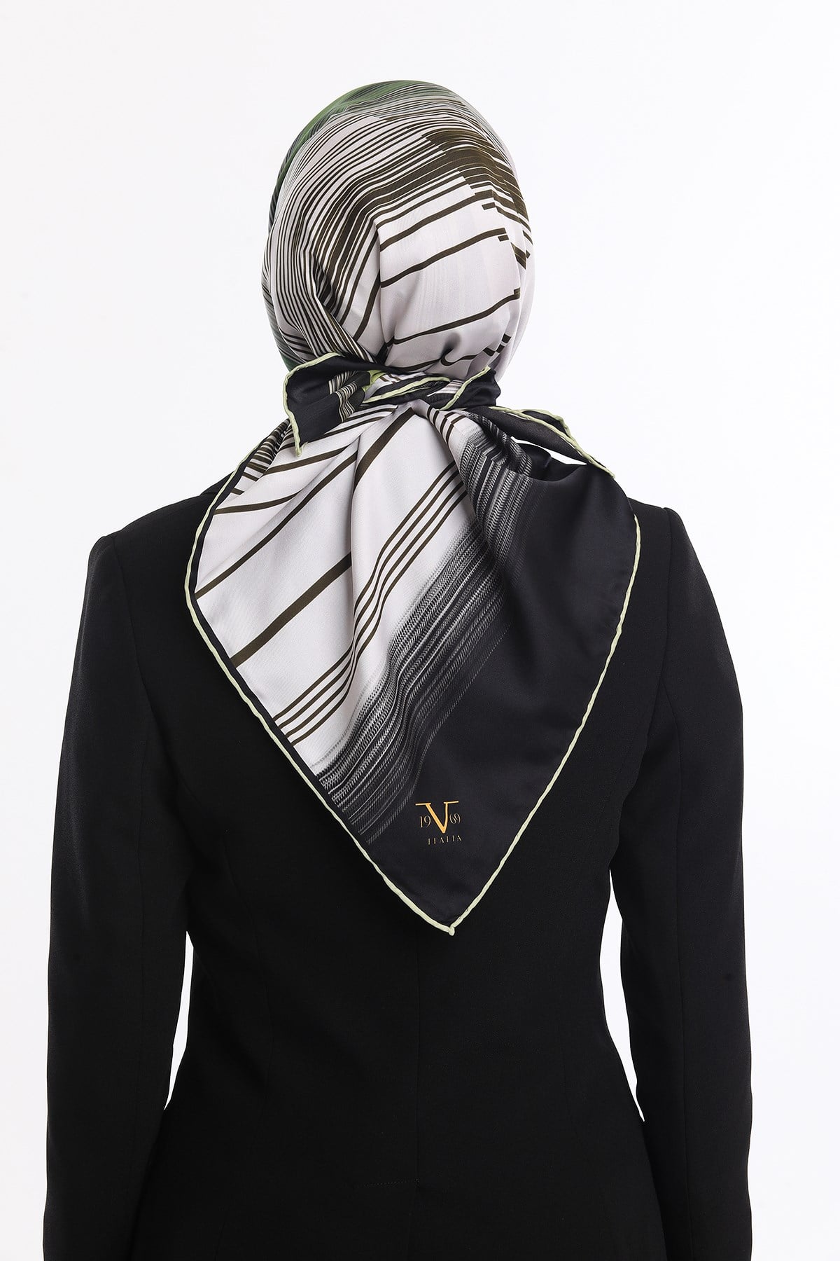ScarfGeometrik Desen Gold Seri Twill Eşarp Askısı ile Birlikte 90x90 cm