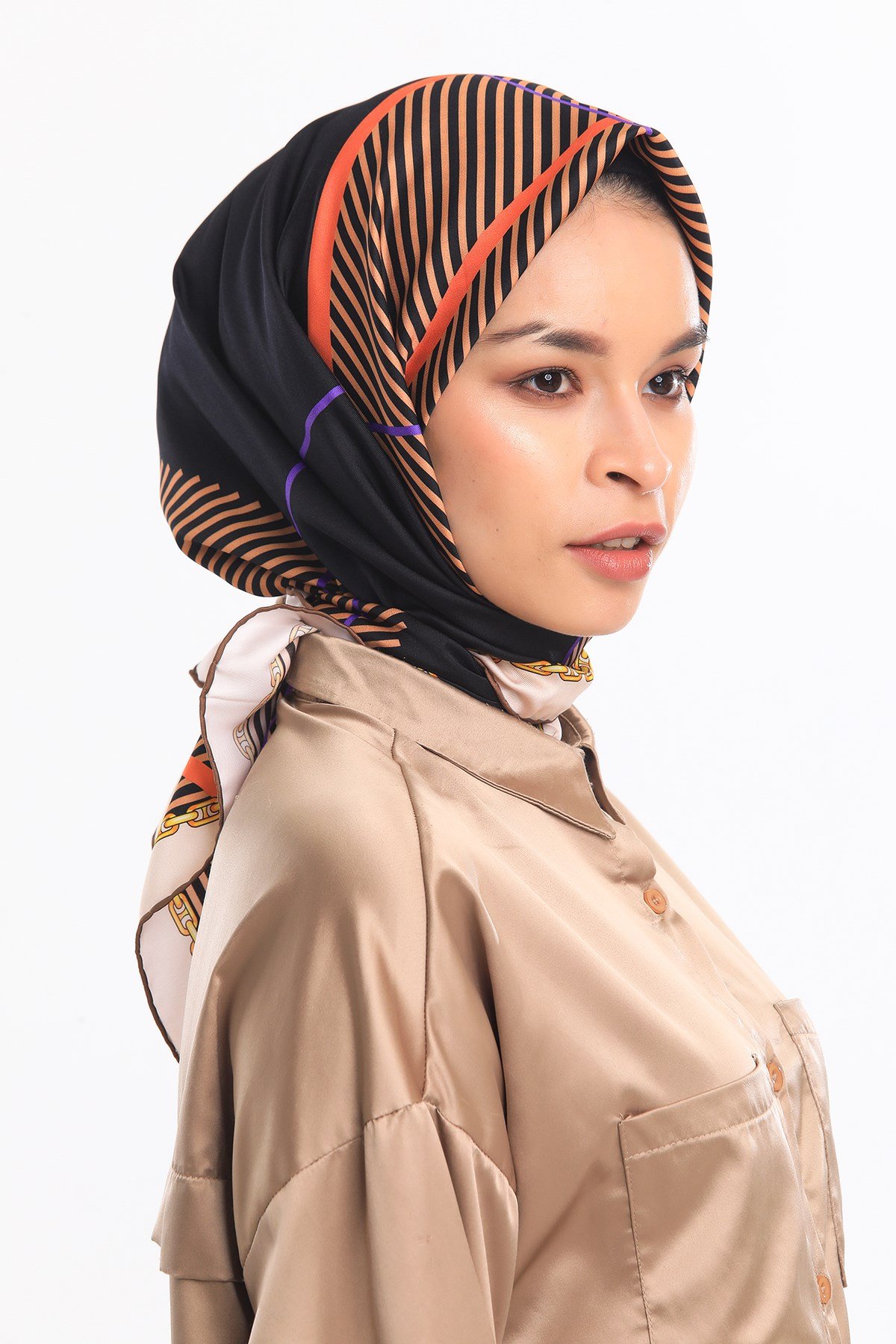 EŞARPEkose Desen Gold Seri Twill Eşarp Askısı ile Birlikte 90x90 cm