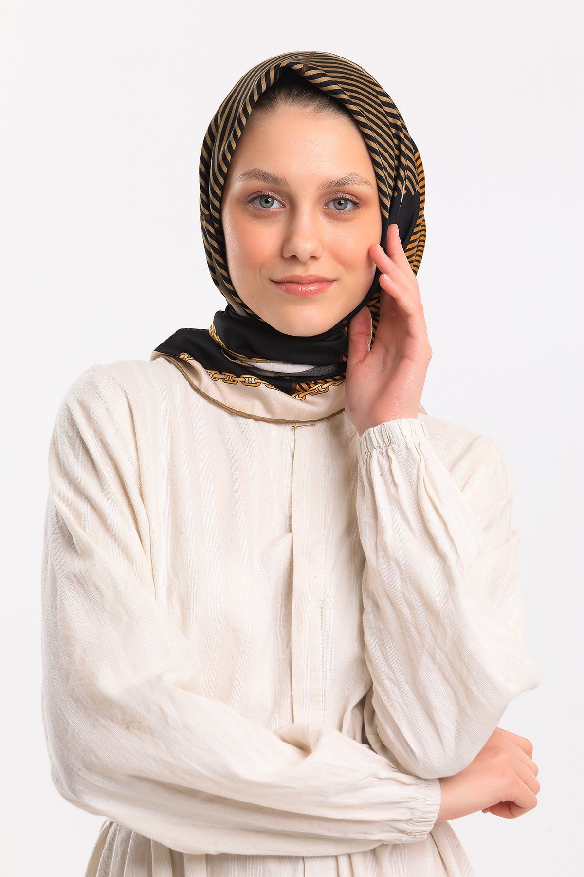 EŞARPEkose Desen Gold Seri Twill Eşarp Askısı ile Birlikte 90x90 cm
