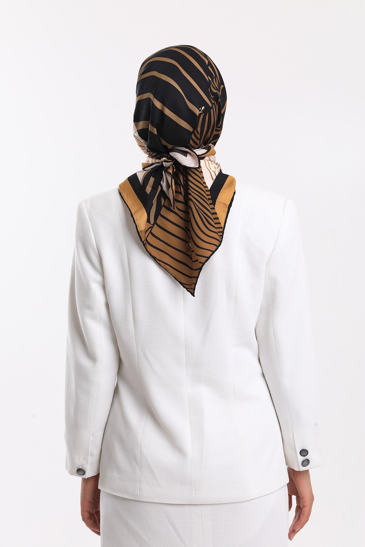 EŞARPGeometrik Desen Gold Seri Twill Eşarp Askısı ile Birlikte 90x90 cm