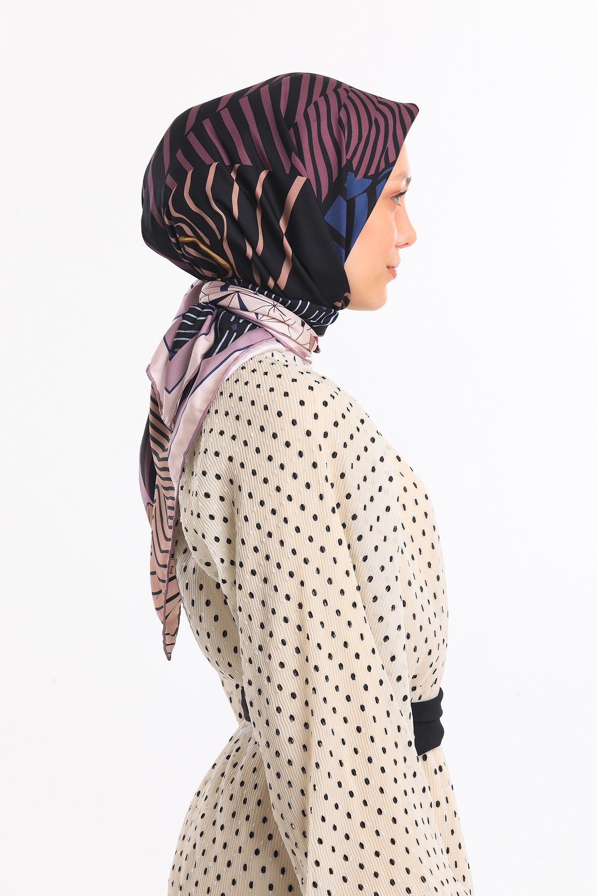 EŞARPGeometrik Desen Gold Seri Twill Eşarp Askısı ile Birlikte 90x90 cm