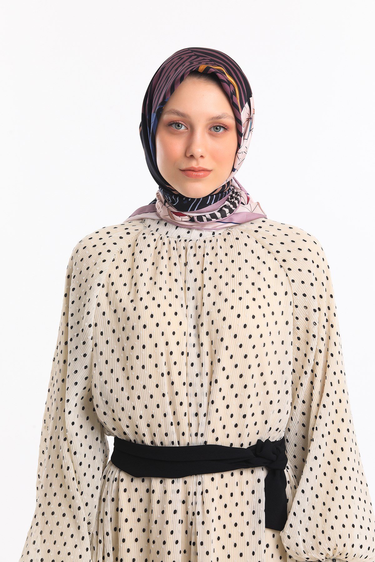 EŞARPGeometrik Desen Gold Seri Twill Eşarp Askısı ile Birlikte 90x90 cm