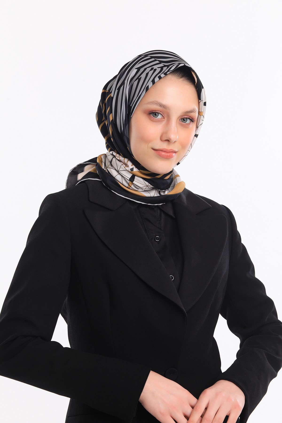 EŞARPGeometrik Desen Gold Seri Twill Eşarp Askısı ile Birlikte 90x90 cm