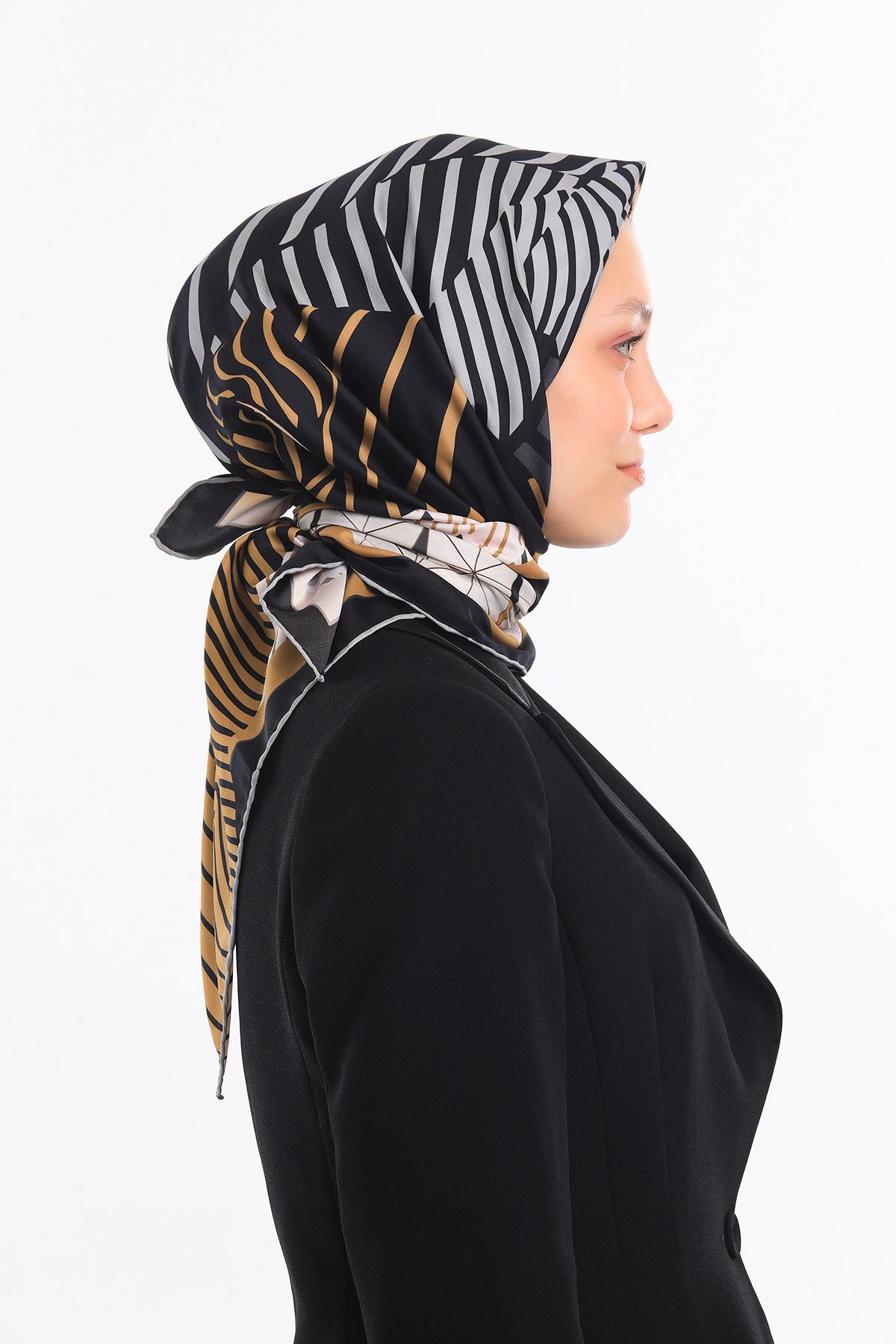 EŞARPGeometrik Desen Gold Seri Twill Eşarp Askısı ile Birlikte 90x90 cm