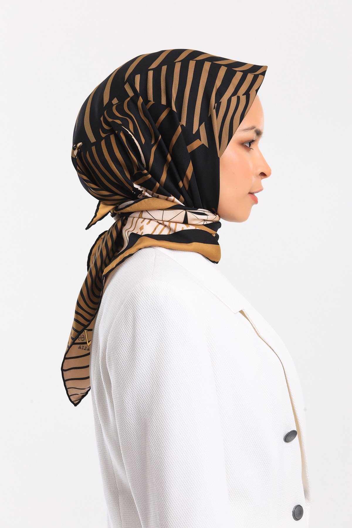 EŞARPGeometrik Desen Gold Seri Twill Eşarp Askısı ile Birlikte 90x90 cm