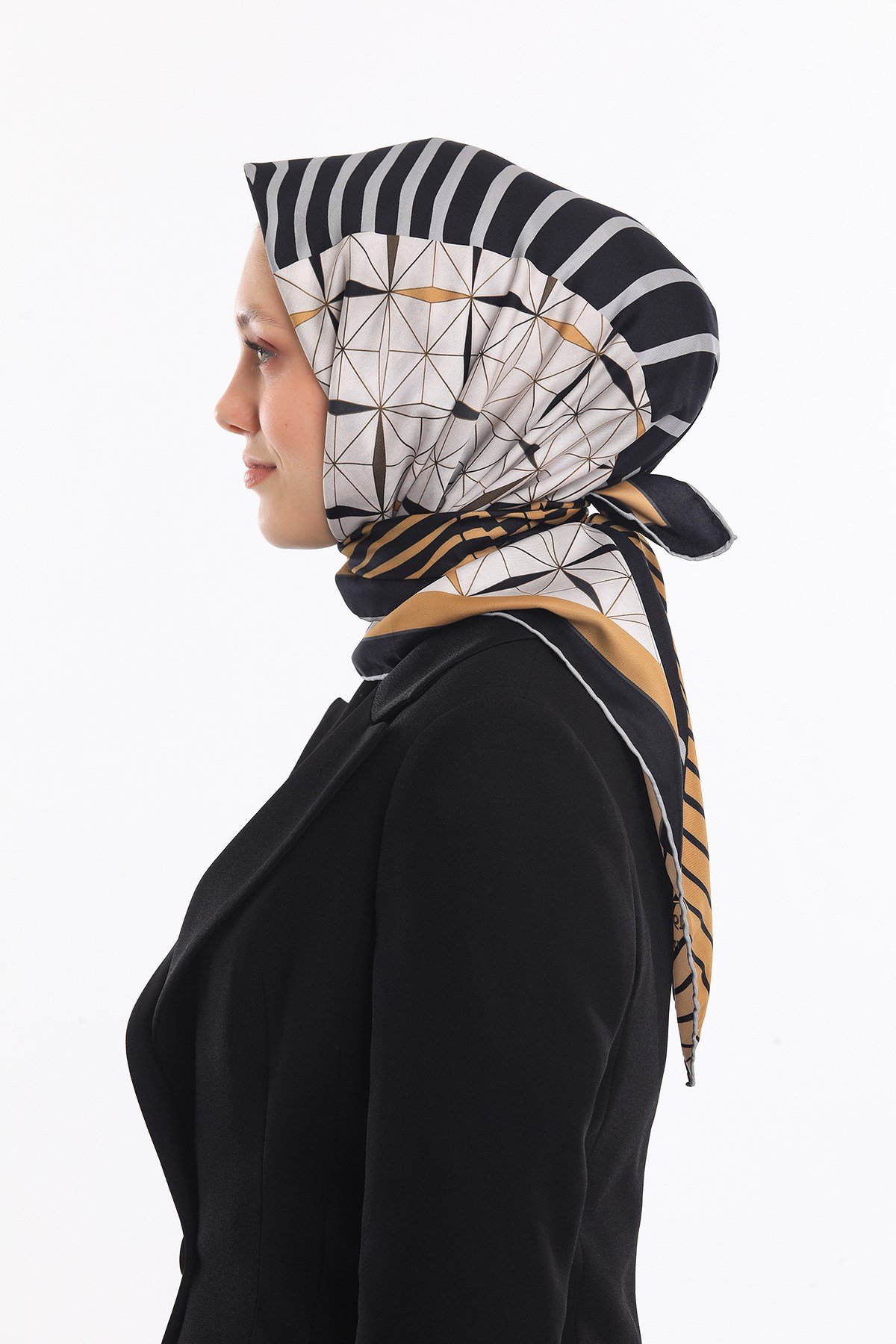 EŞARPGeometrik Desen Gold Seri Twill Eşarp Askısı ile Birlikte 90x90 cm
