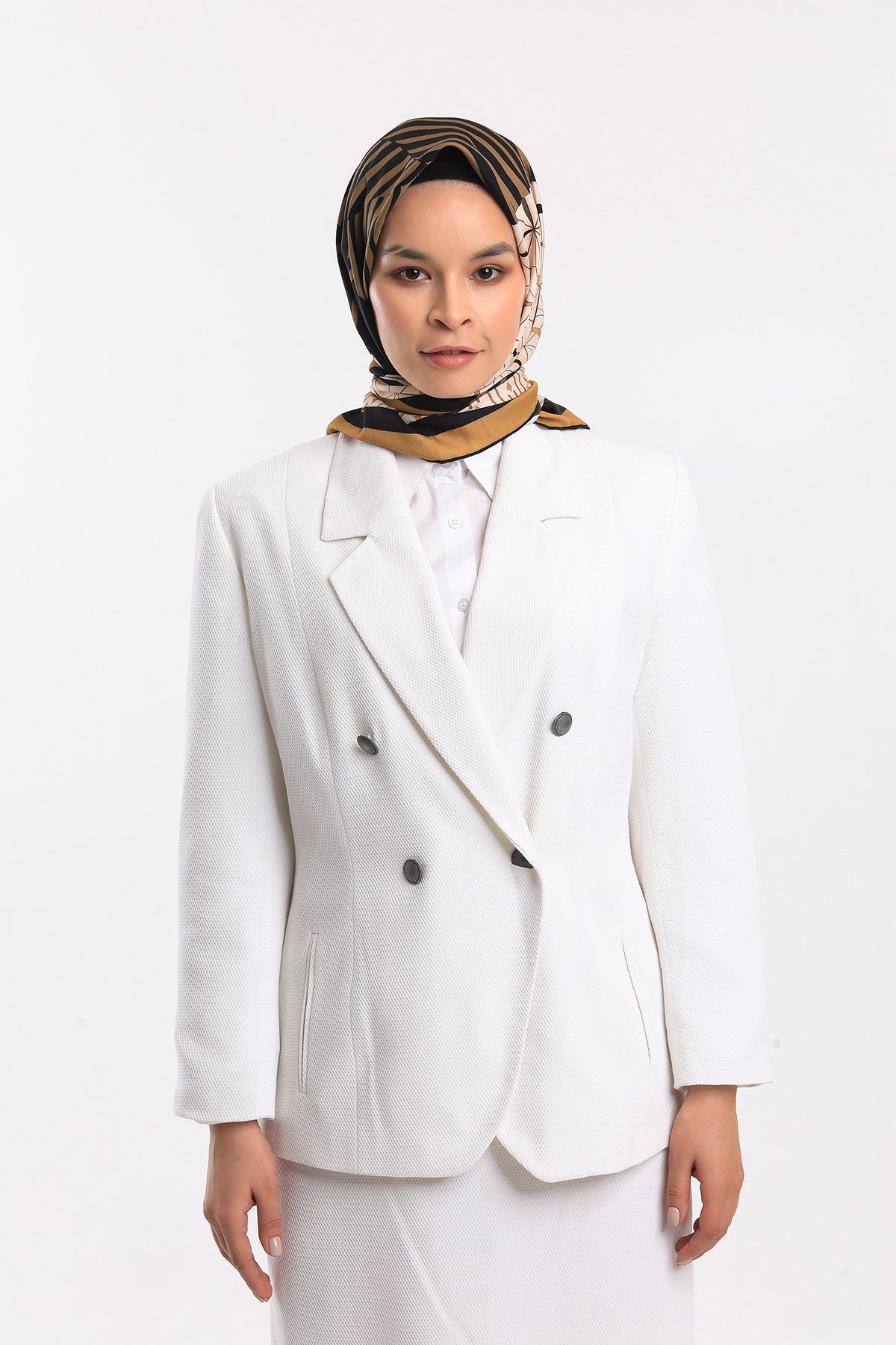 EŞARPGeometrik Desen Gold Seri Twill Eşarp Askısı ile Birlikte 90x90 cm