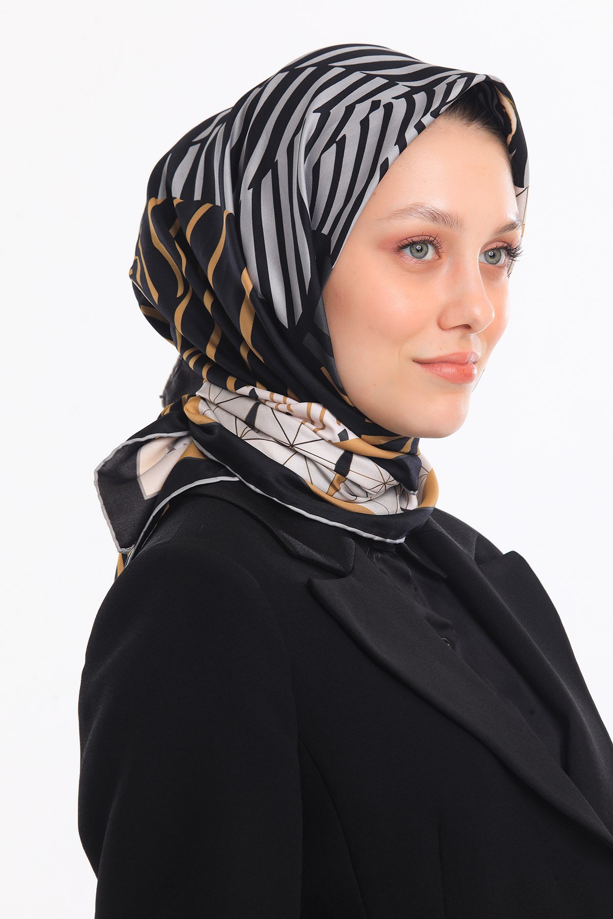 EŞARPGeometrik Desen Gold Seri Twill Eşarp Askısı ile Birlikte 90x90 cm