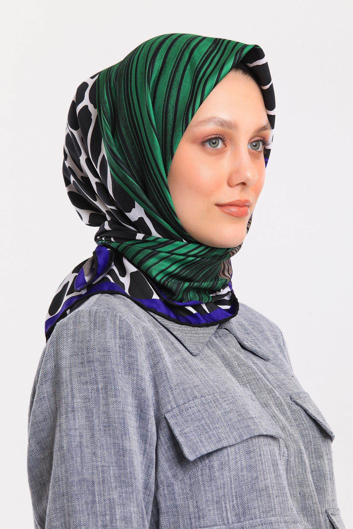 ScarfLeopar Desen Gold Seri Twill Eşarp Askısı ile Birlikte 90x90 cm