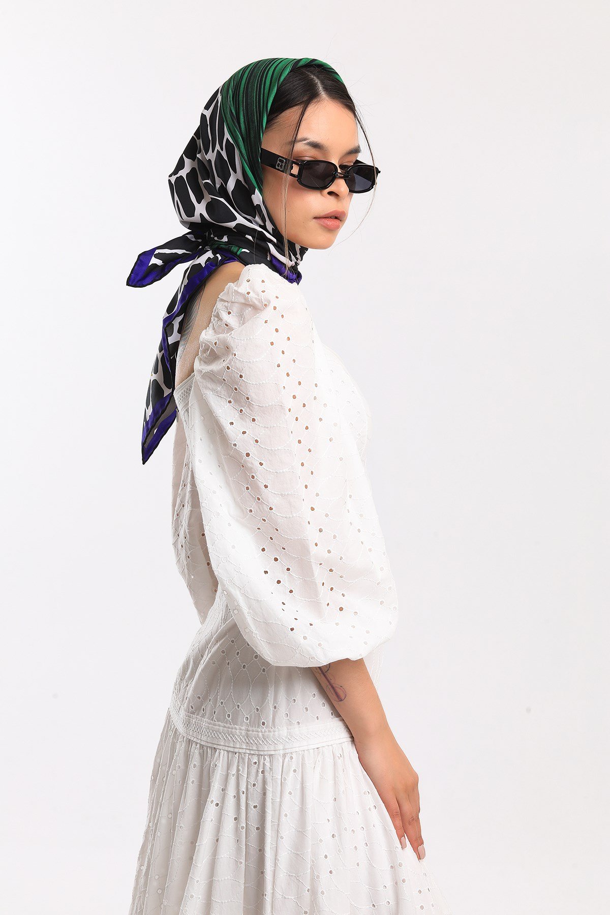 ScarfLeopar Desen Gold Seri Twill Eşarp Askısı ile Birlikte 90x90 cm