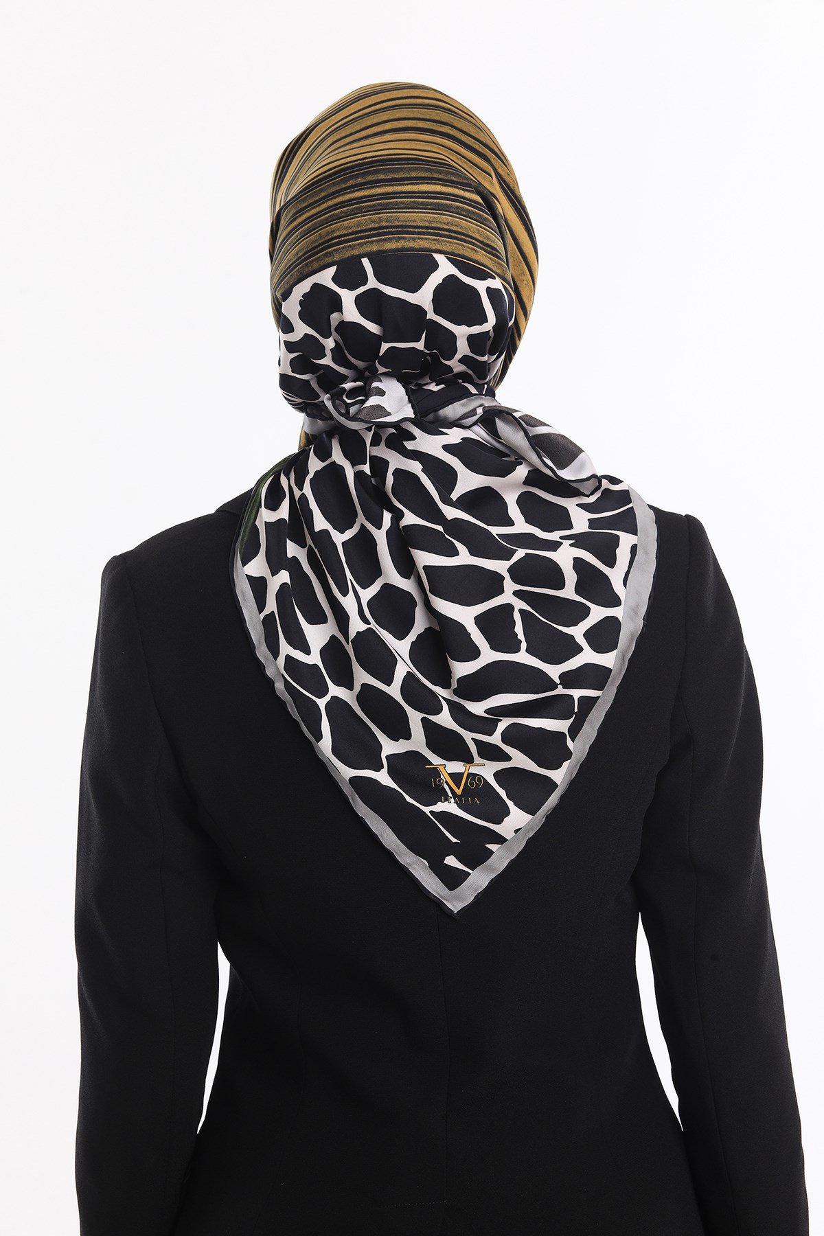 ScarfLeopar Desen Gold Seri Twill Eşarp Askısı ile Birlikte 90x90 cm