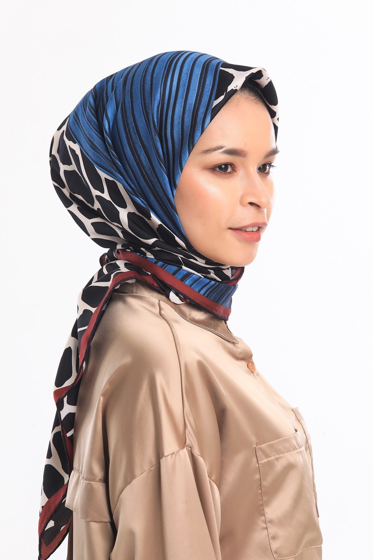 ScarfLeopar Desen Gold Seri Twill Eşarp Askısı ile Birlikte 90x90 cm