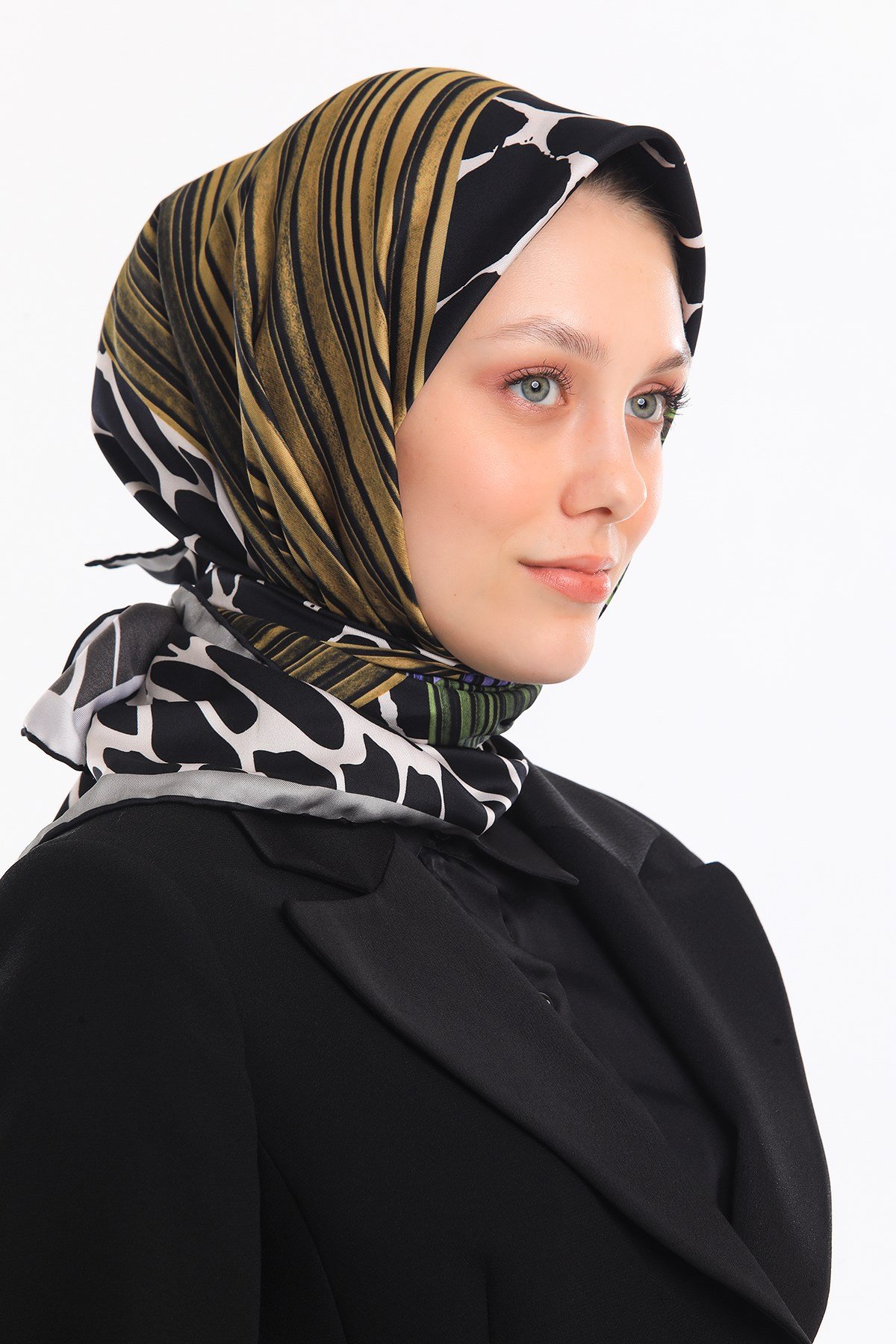 EŞARPLeopar Desen Gold Seri Twill Eşarp Askısı ile Birlikte 90x90 cm