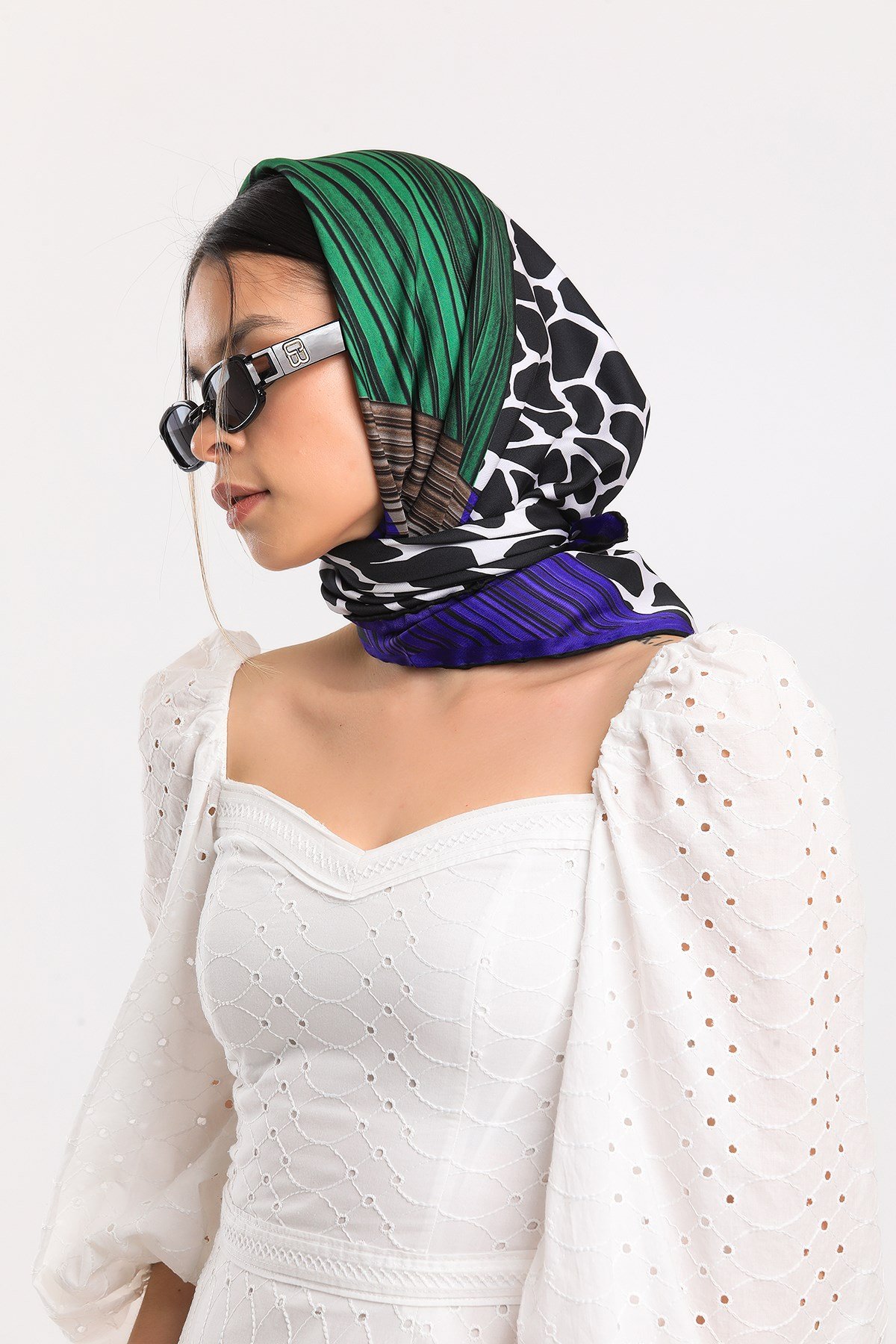 ScarfLeopar Desen Gold Seri Twill Eşarp Askısı ile Birlikte 90x90 cm