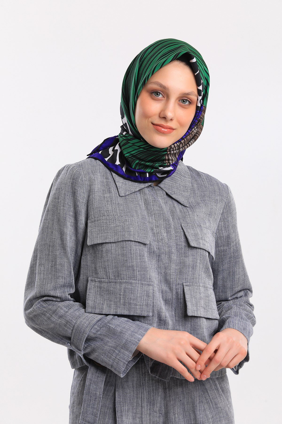 ScarfLeopar Desen Gold Seri Twill Eşarp Askısı ile Birlikte 90x90 cm