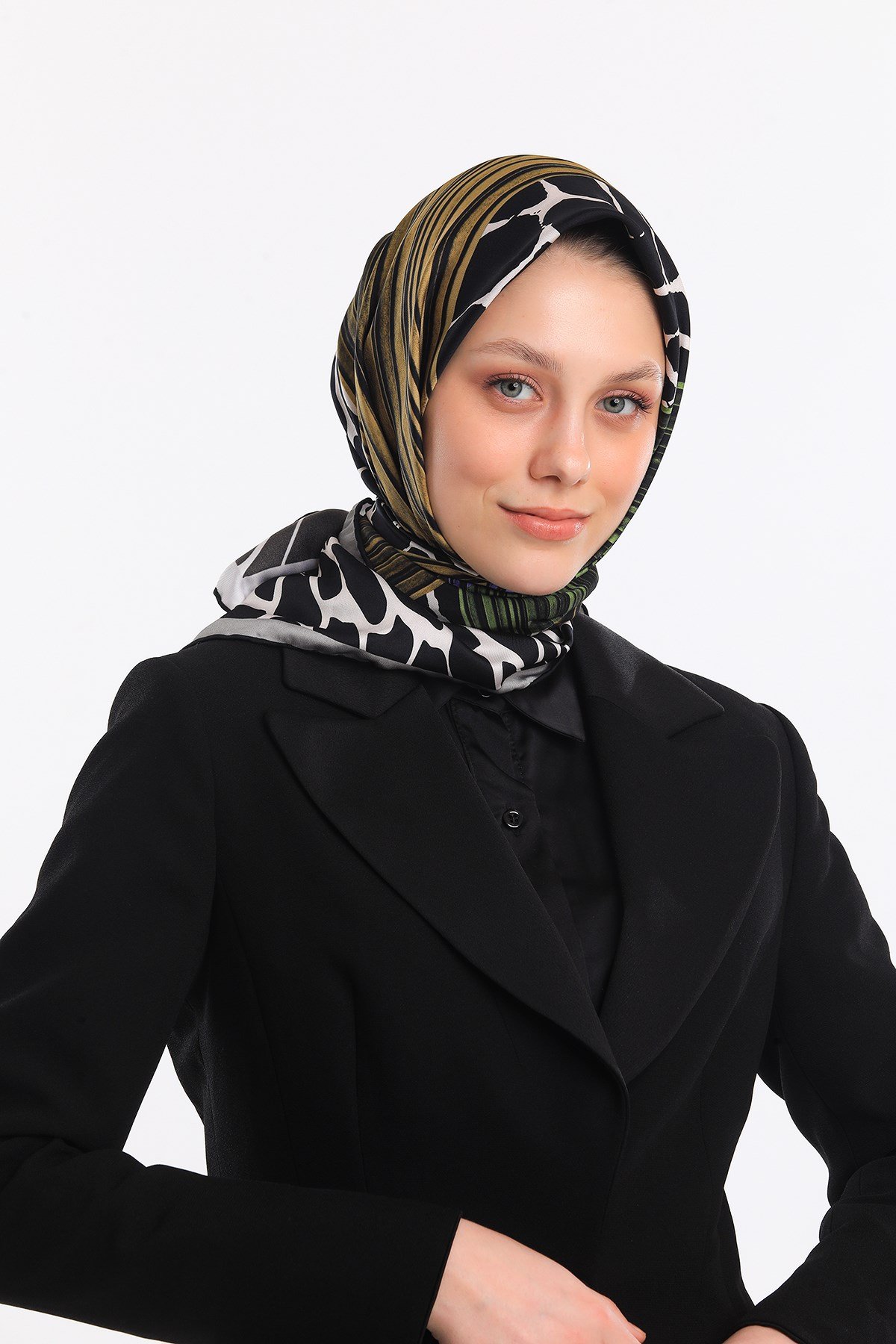 EŞARPLeopar Desen Gold Seri Twill Eşarp Askısı ile Birlikte 90x90 cm