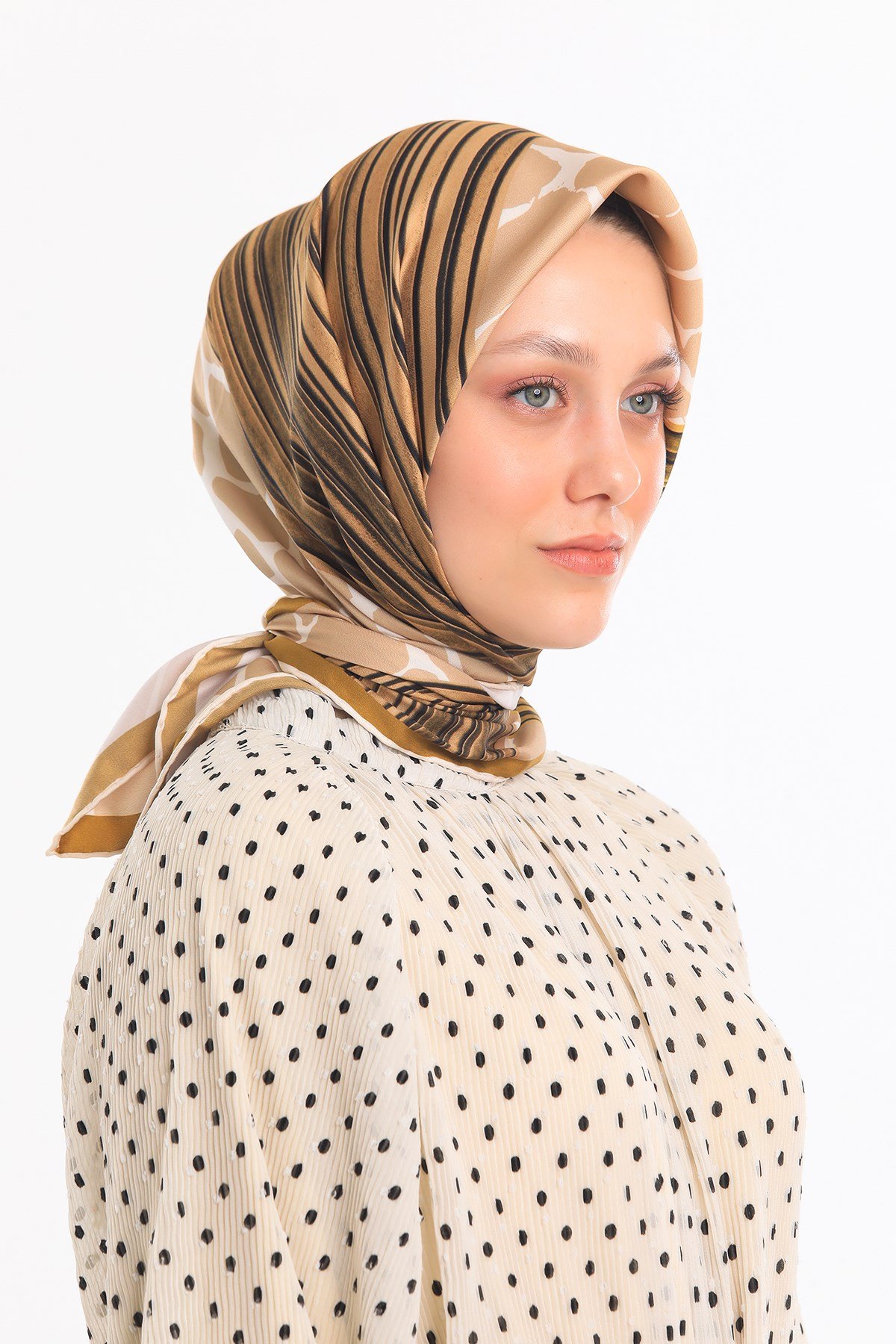 EŞARPLeopar Desen Gold Seri Twill Eşarp Askısı ile Birlikte 90x90 cm