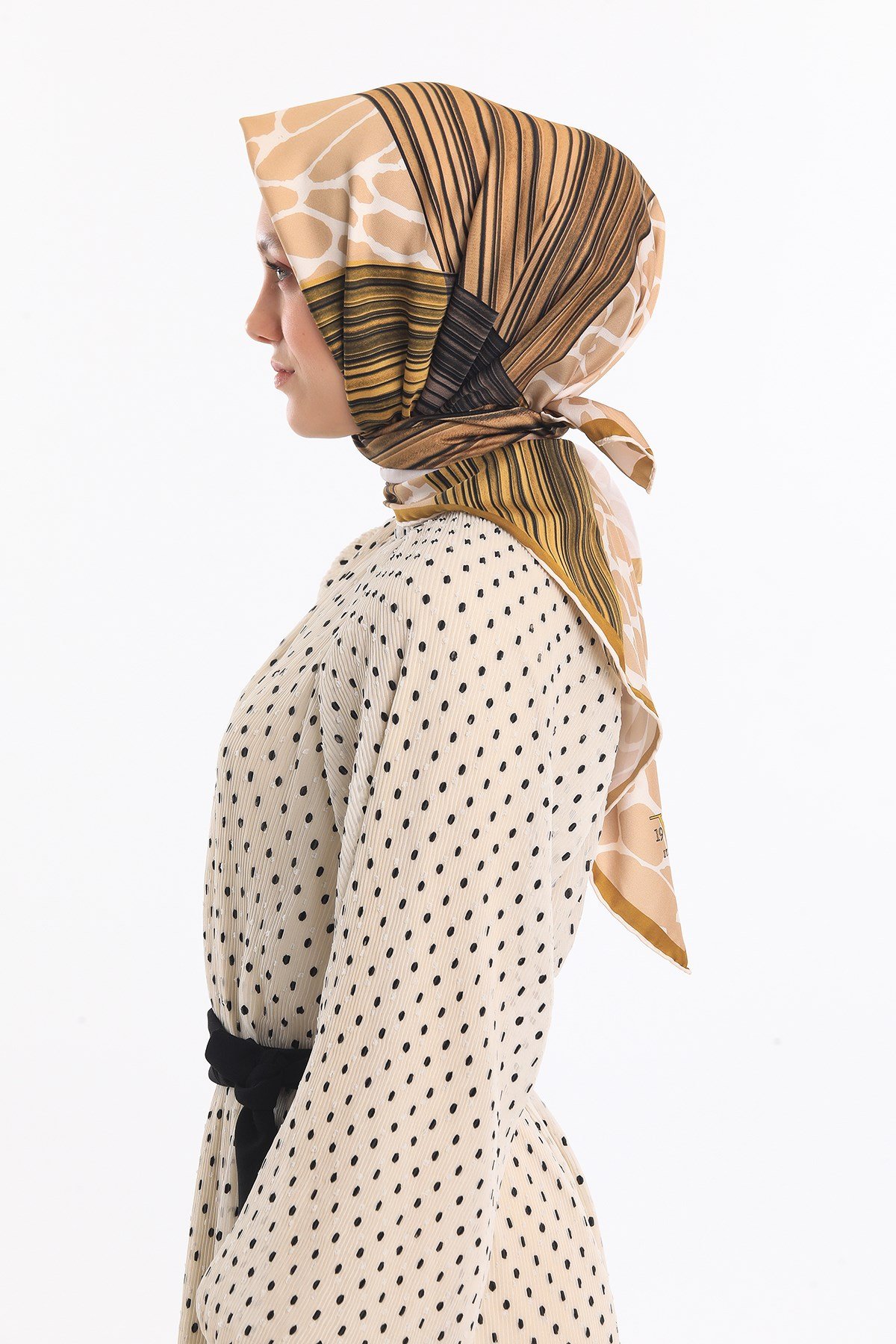 ScarfLeopar Desen Gold Seri Twill Eşarp Askısı ile Birlikte 90x90 cm