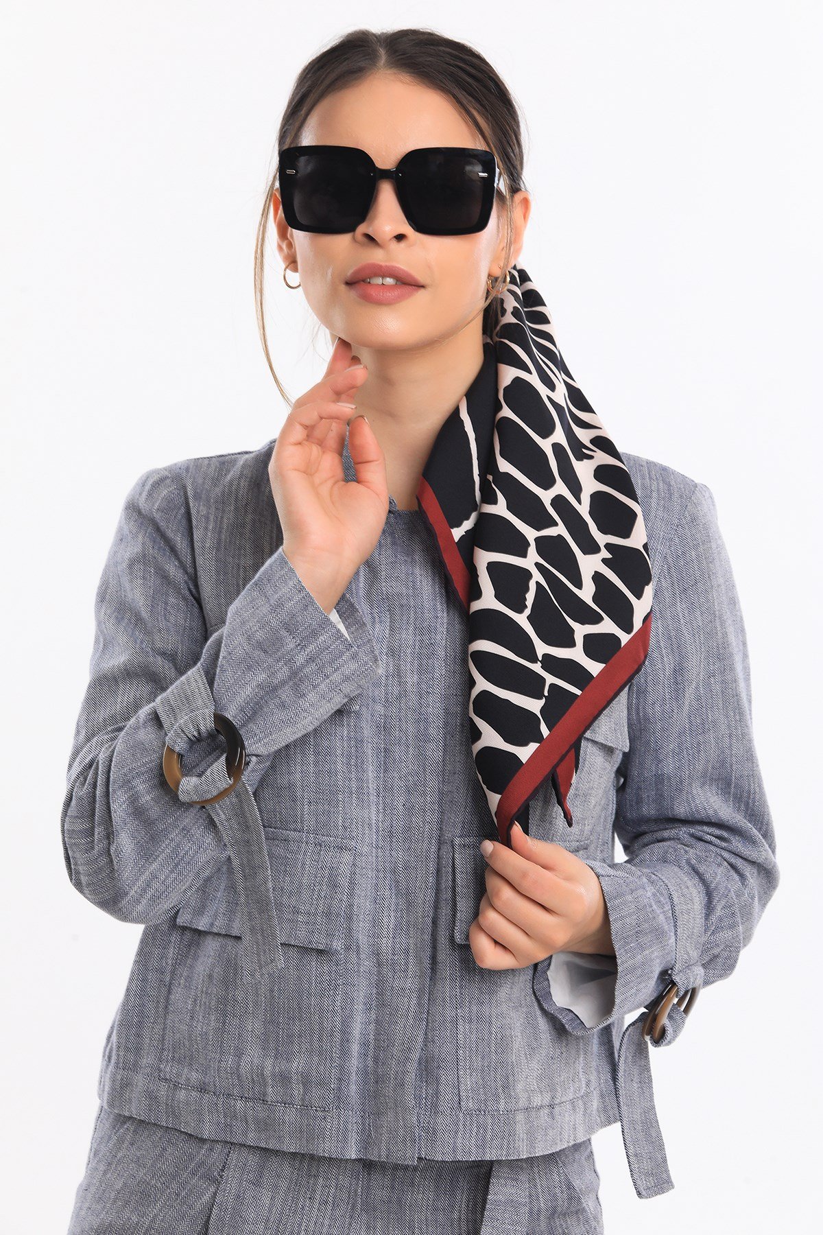 ScarfLeopar Desen Gold Seri Twill Eşarp Askısı ile Birlikte 90x90 cm
