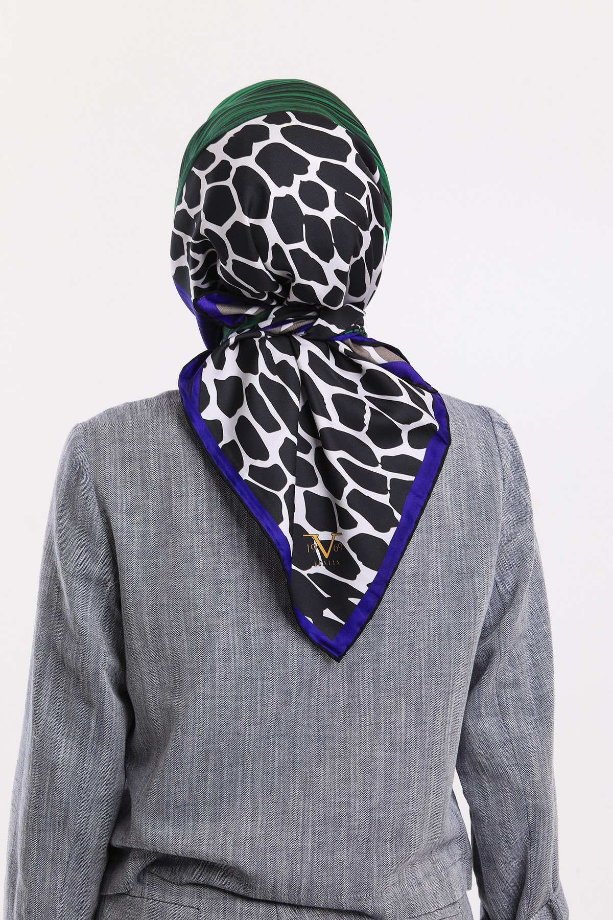 ScarfLeopar Desen Gold Seri Twill Eşarp Askısı ile Birlikte 90x90 cm