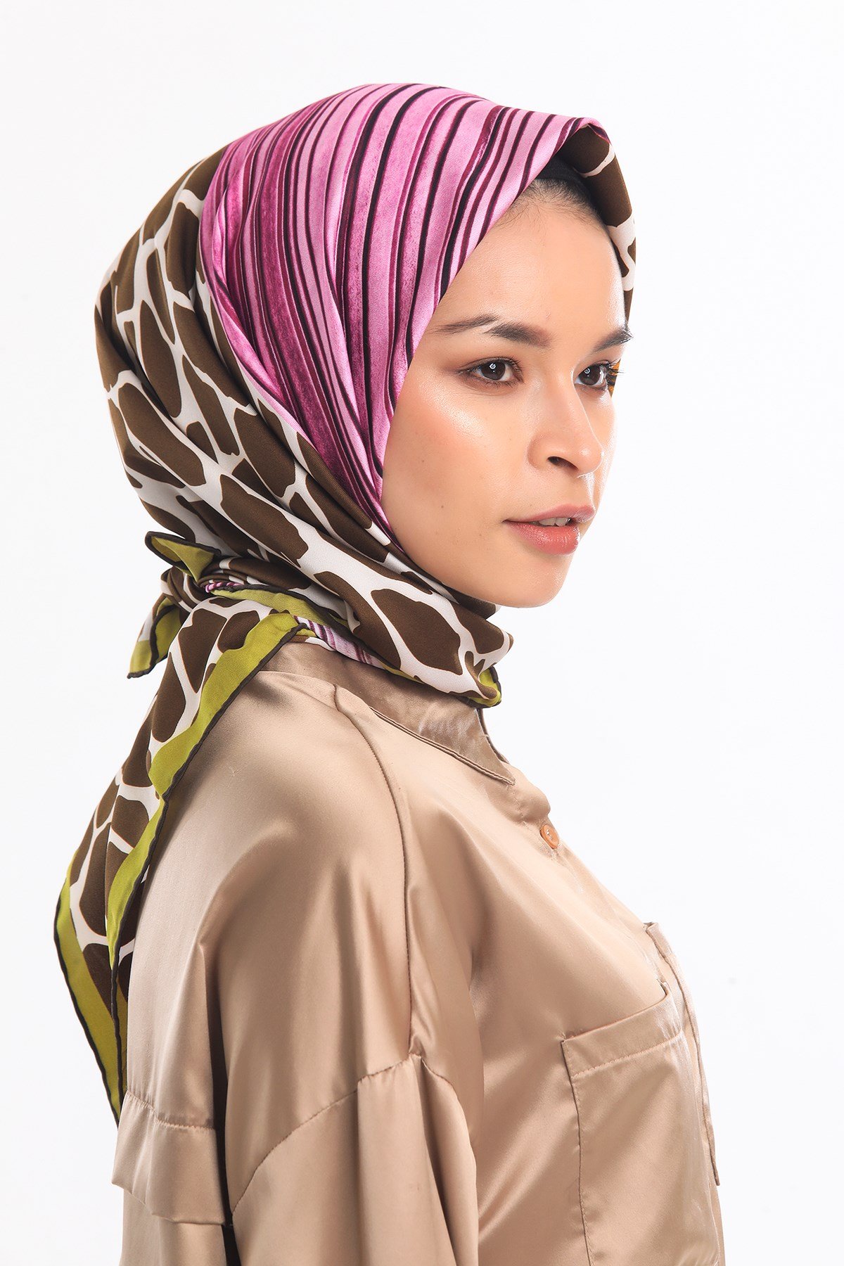 ScarfLeopar Desen Gold Seri Twill Eşarp Askısı ile Birlikte 90x90 cm