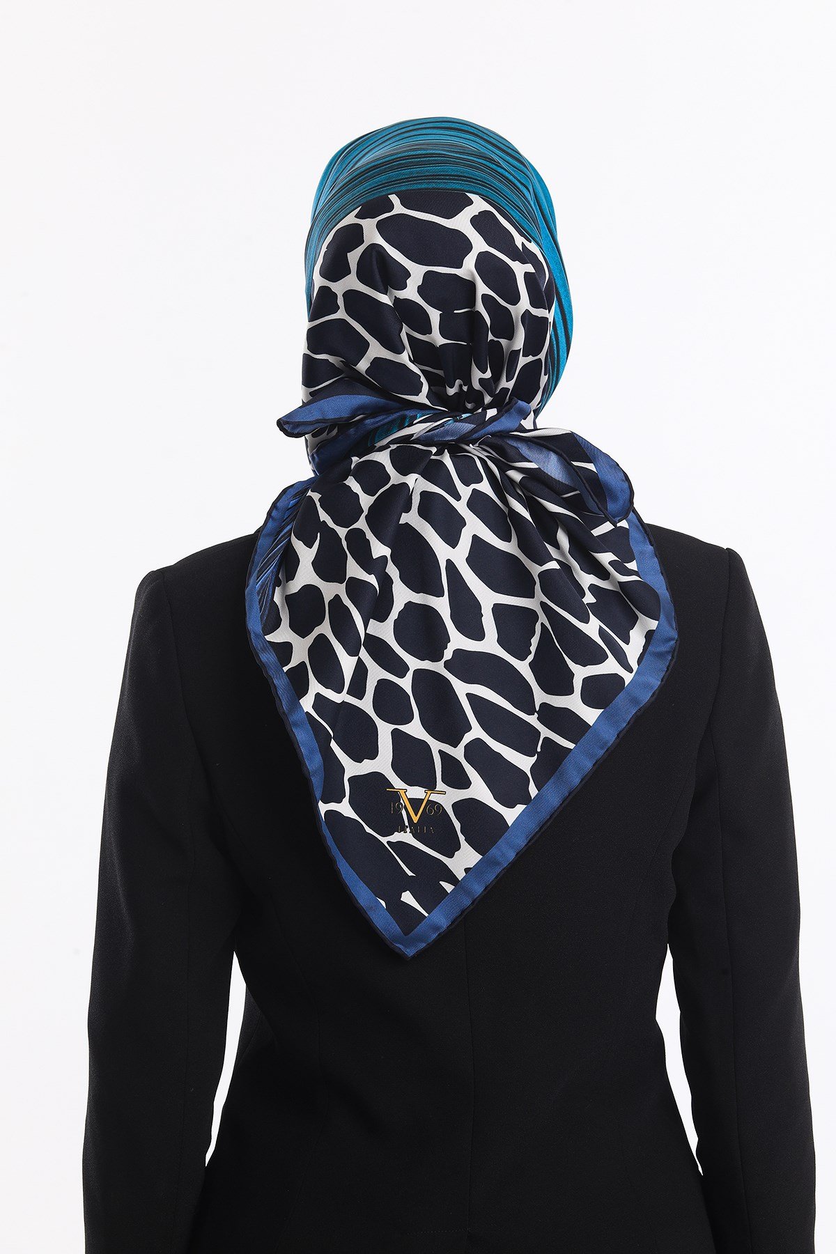 ScarfLeopar Desen Gold Seri Twill Eşarp Askısı ile Birlikte 90x90 cm