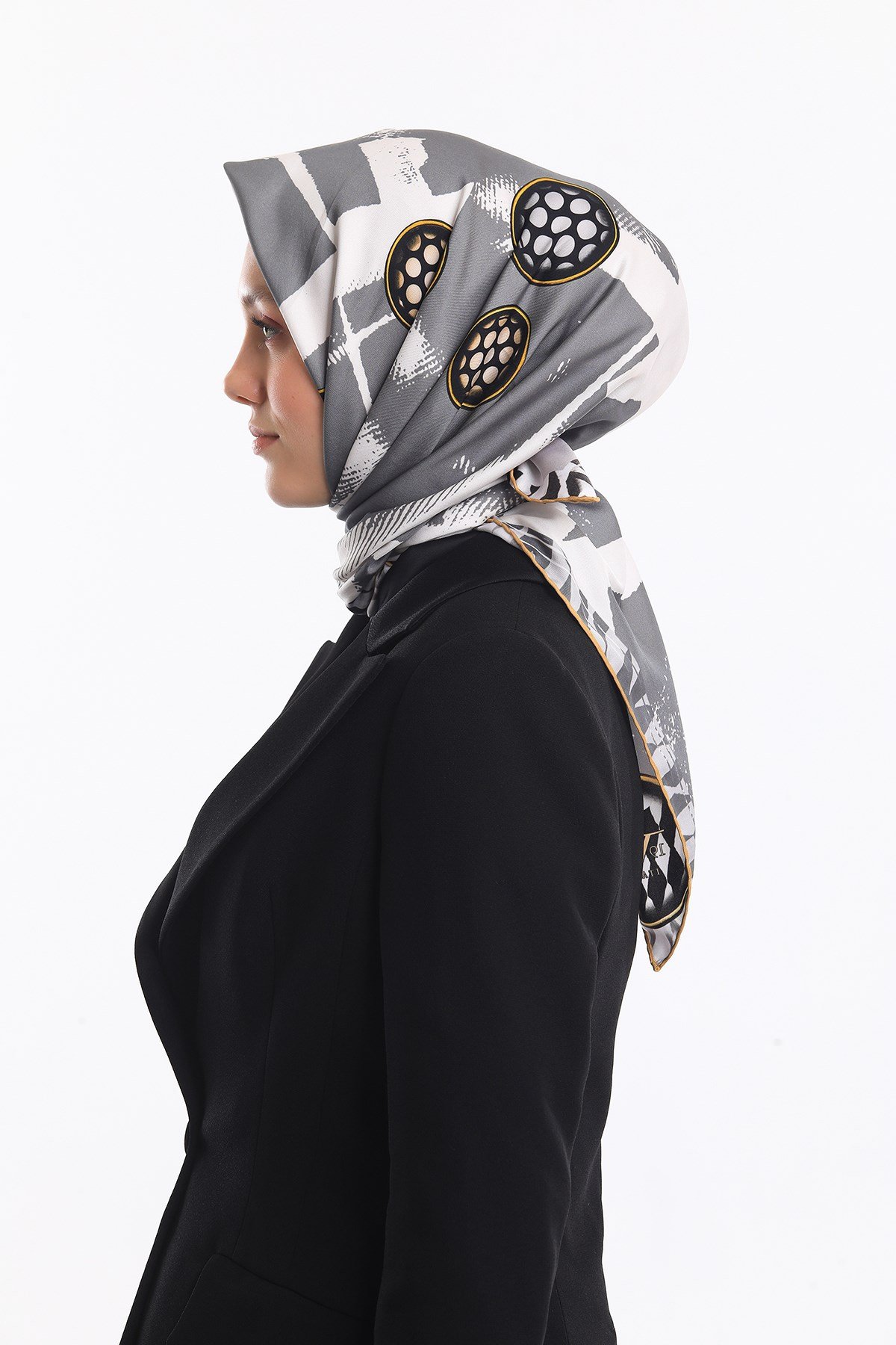 EŞARPGeometrik Zincir Desen Gold Seri Twill Eşarp Askısı ile Birlikte 90x90 cm