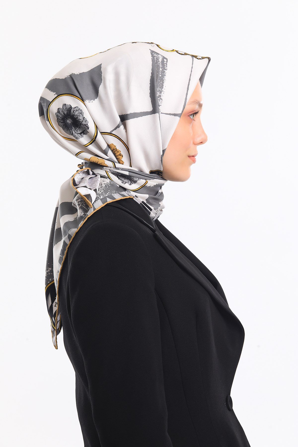 EŞARPGeometrik Zincir Desen Gold Seri Twill Eşarp Askısı ile Birlikte 90x90 cm