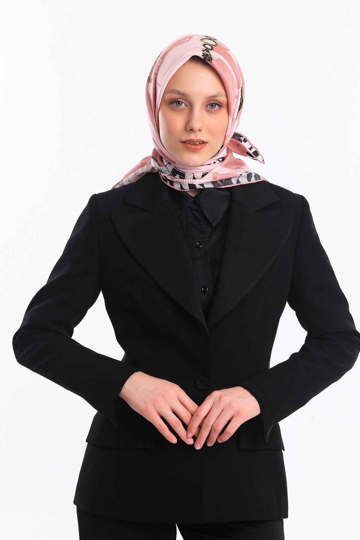 EŞARPGeometrik Zincir Desen Gold Seri Twill Eşarp Askısı ile Birlikte 90x90 cm