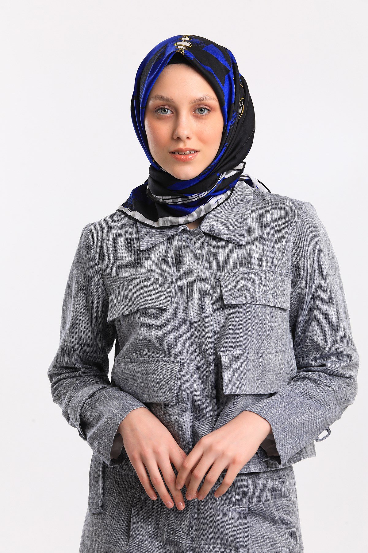 EŞARPGeometrik Zincir Desen Gold Seri Twill Eşarp Askısı ile Birlikte 90x90 cm