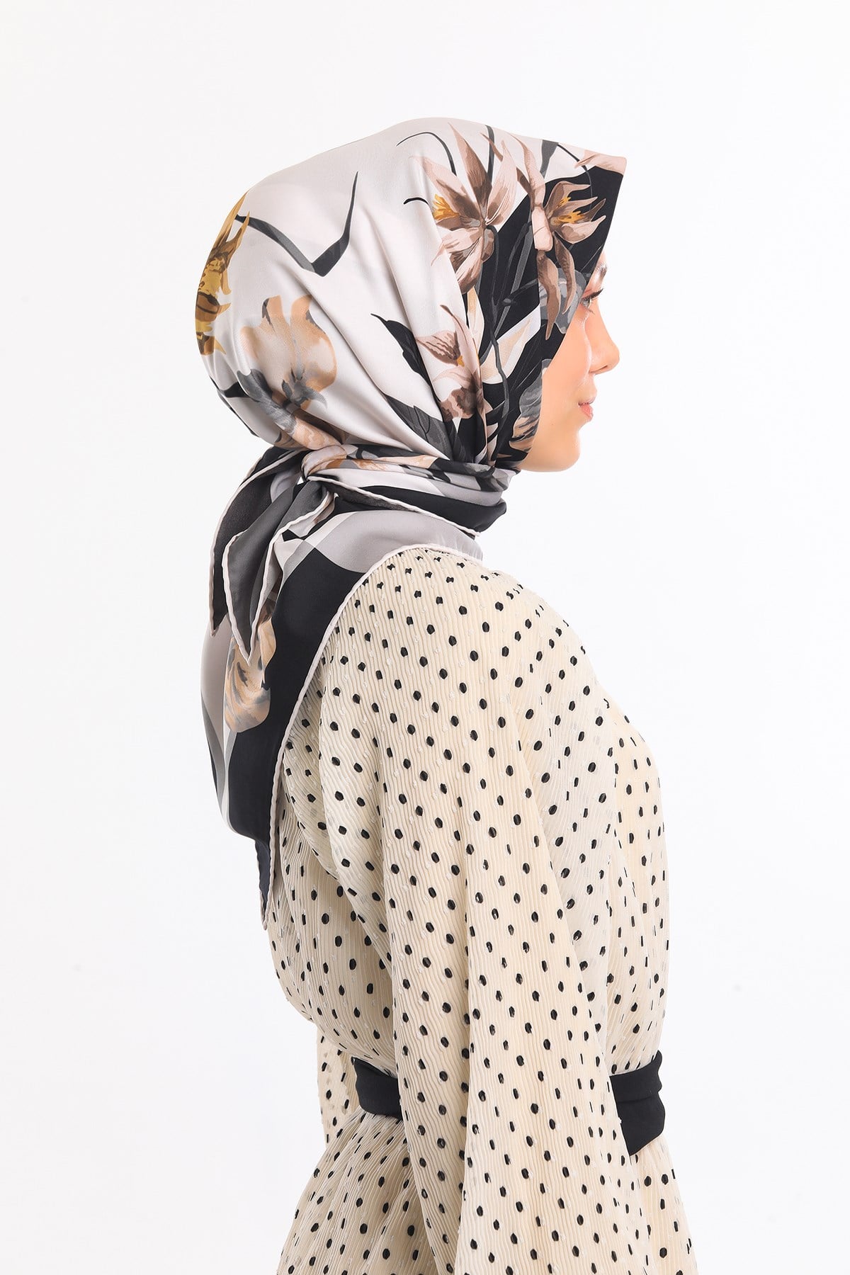 EŞARPÇiçekli Desen Gold Seri Twill Eşarp Askısı ile Birlikte 90x90 cm