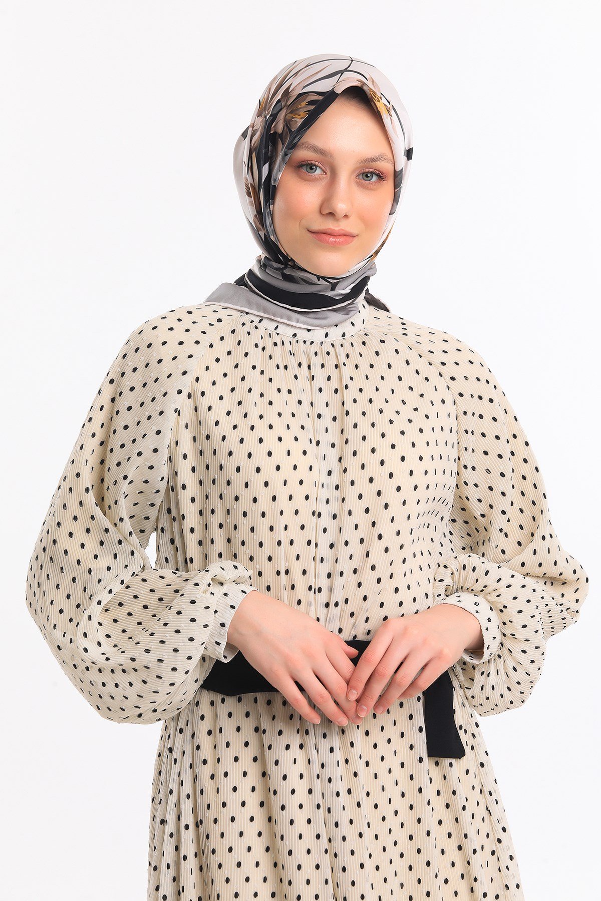 EŞARPÇiçekli Desen Gold Seri Twill Eşarp Askısı ile Birlikte 90x90 cm