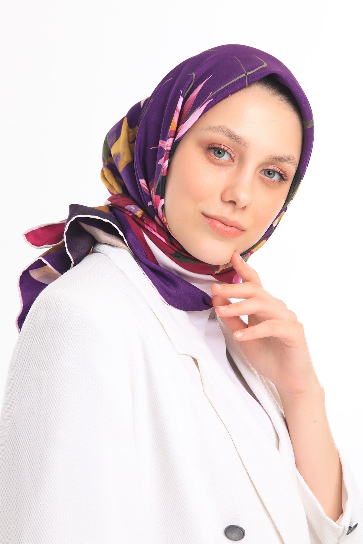 ScarfÇiçekli Desen Gold Seri Twill Eşarp Askısı ile Birlikte 90x90 cm