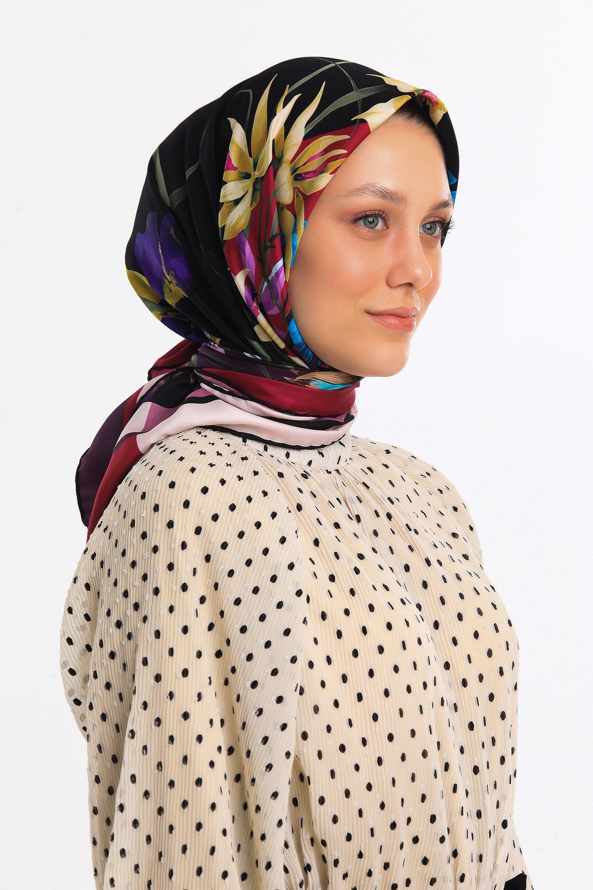 ScarfÇiçekli Desen Gold Seri Twill Eşarp Askısı ile Birlikte 90x90 cm