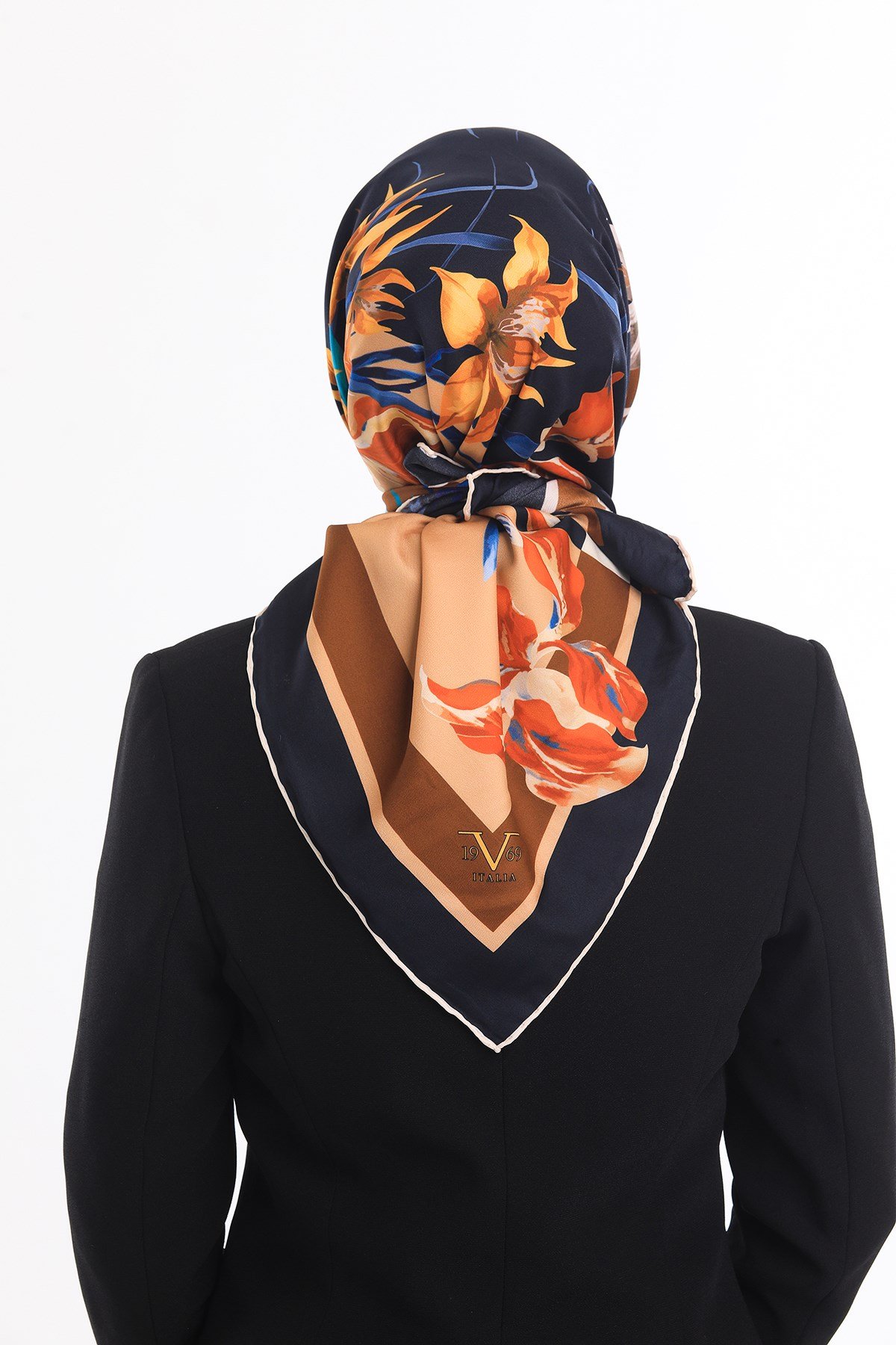 ScarfÇiçekli Desen Gold Seri Twill Eşarp Askısı ile Birlikte 90x90 cm