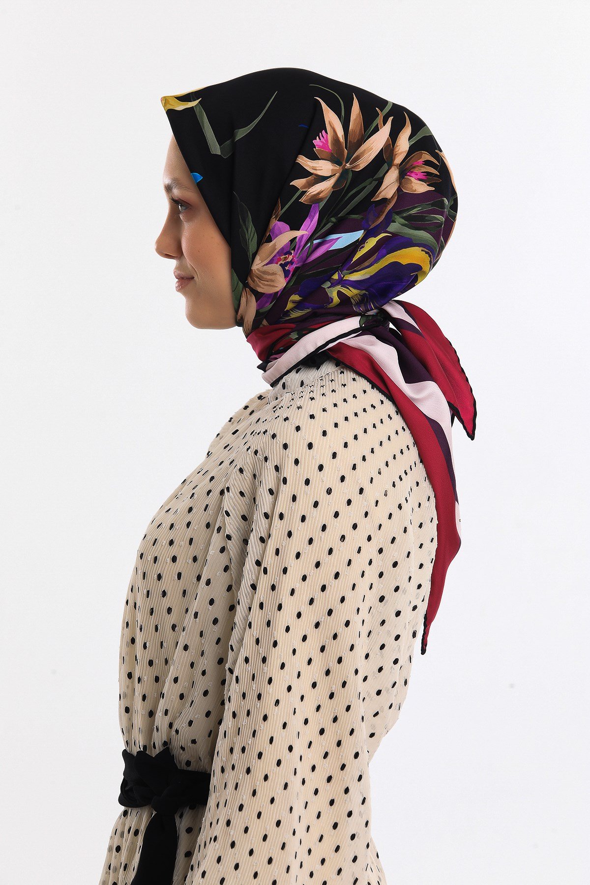 ScarfÇiçekli Desen Gold Seri Twill Eşarp Askısı ile Birlikte 90x90 cm