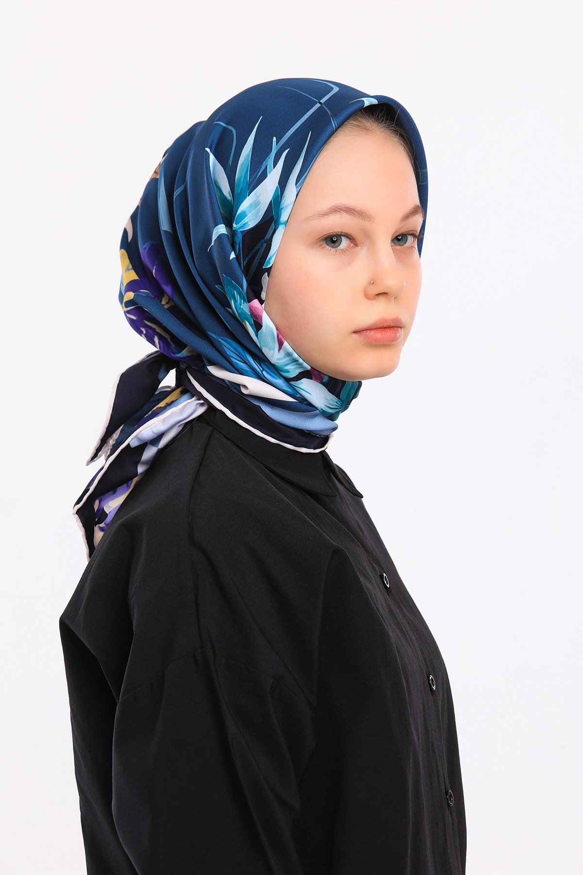 ScarfÇiçekli Desen Gold Seri Twill Eşarp Askısı ile Birlikte 90x90 cm