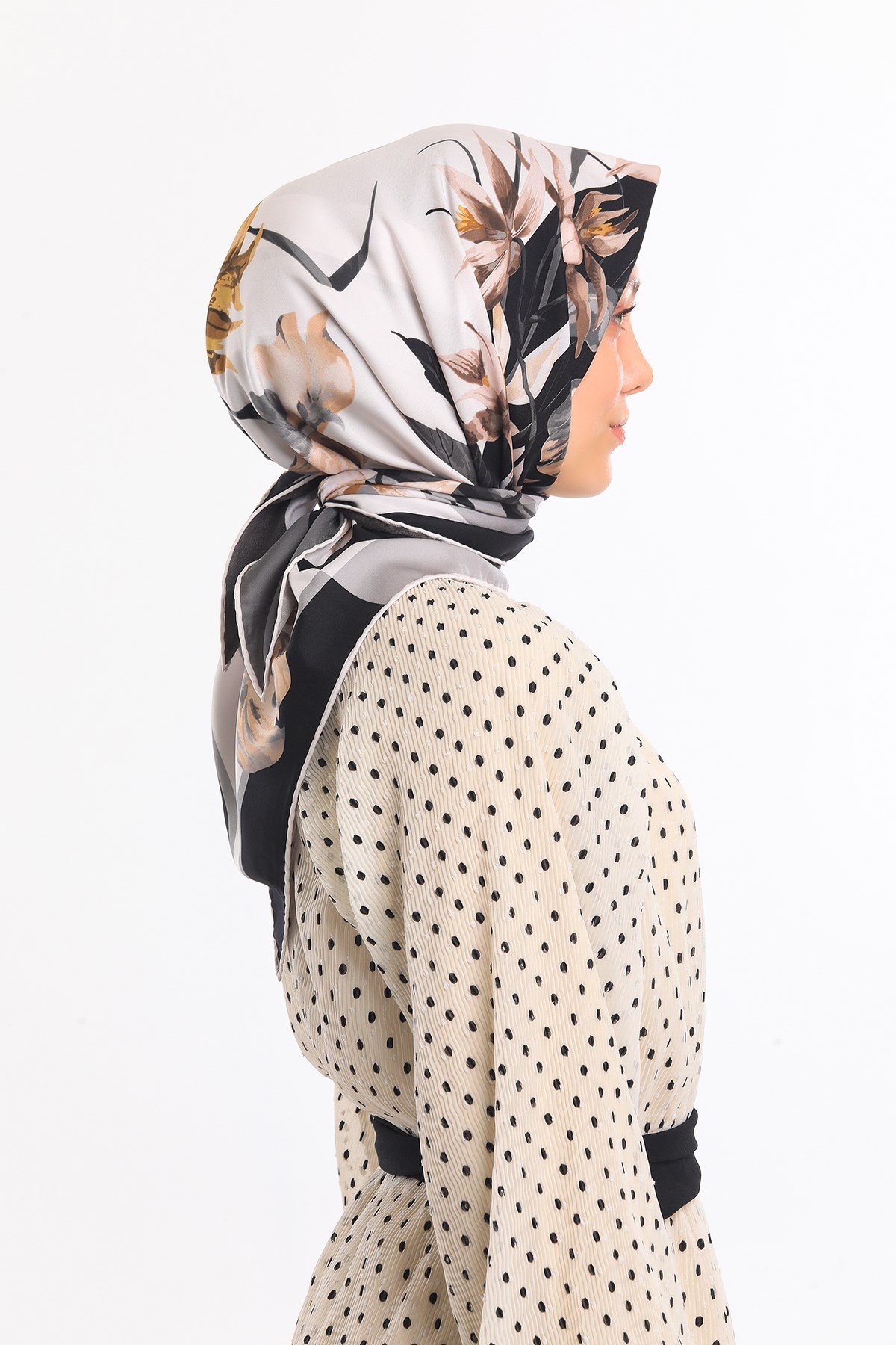 ScarfÇiçekli Desen Gold Seri Twill Eşarp Askısı ile Birlikte 90x90 cm