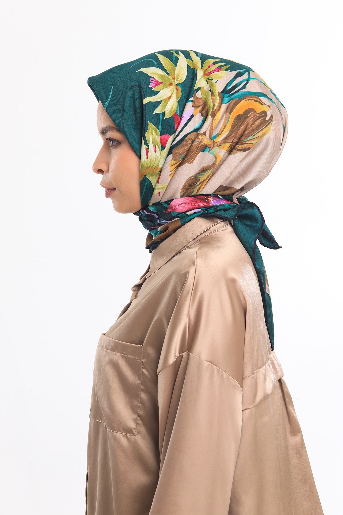 EŞARPÇiçekli Desen Gold Seri Twill Eşarp Askısı ile Birlikte 90x90 cm