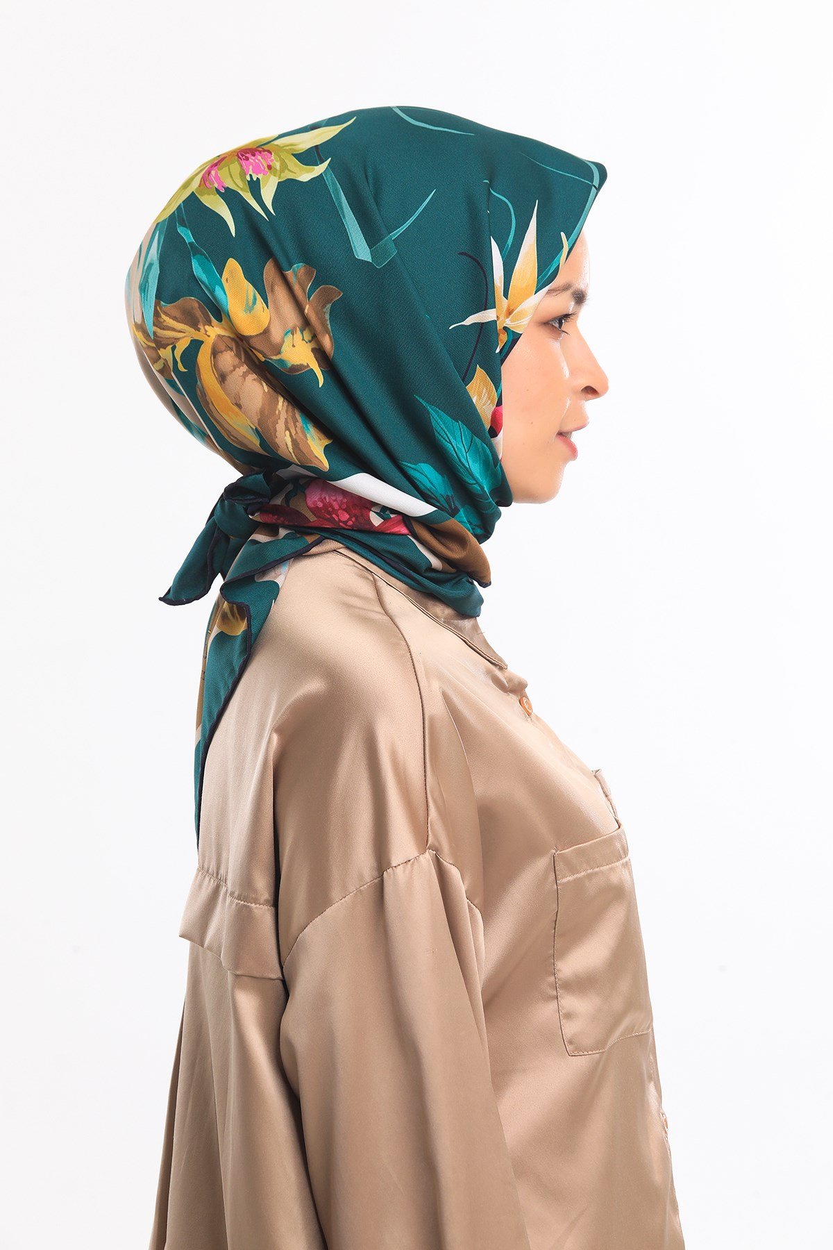 EŞARPÇiçekli Desen Gold Seri Twill Eşarp Askısı ile Birlikte 90x90 cm