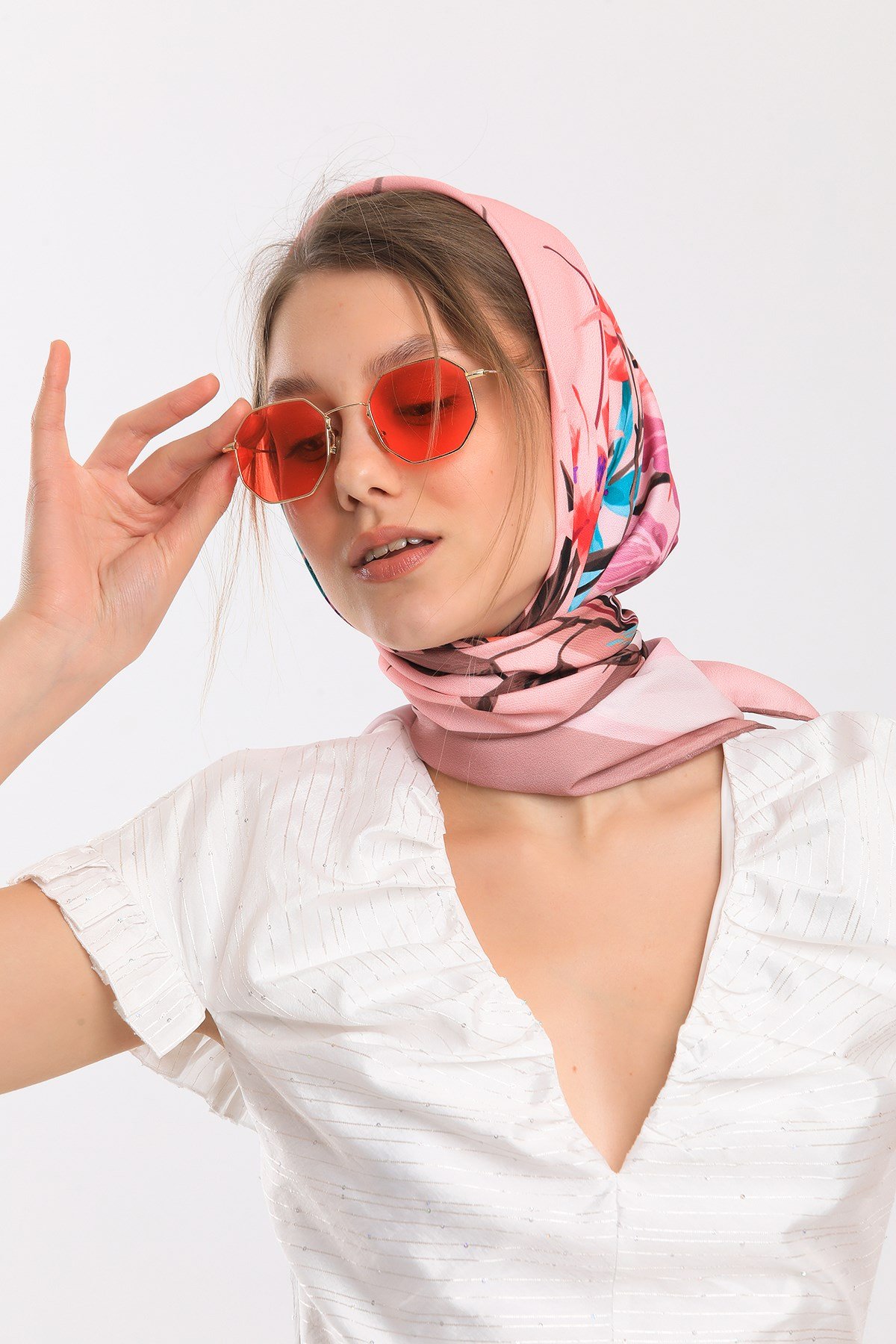 ScarfÇiçekli Desen Gold Seri Twill Eşarp Askısı ile Birlikte 90x90 cm