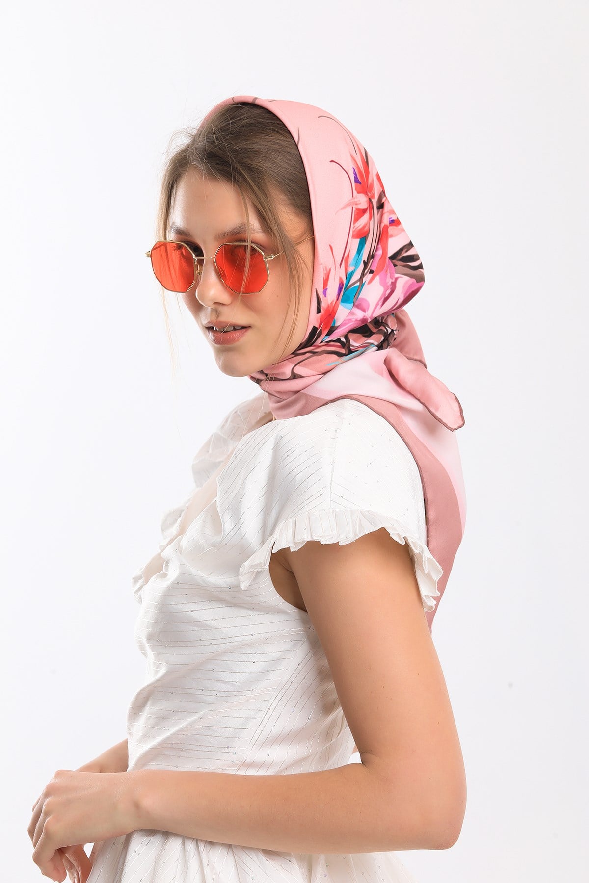 EŞARPÇiçekli Desen Gold Seri Twill Eşarp Askısı ile Birlikte 90x90 cm
