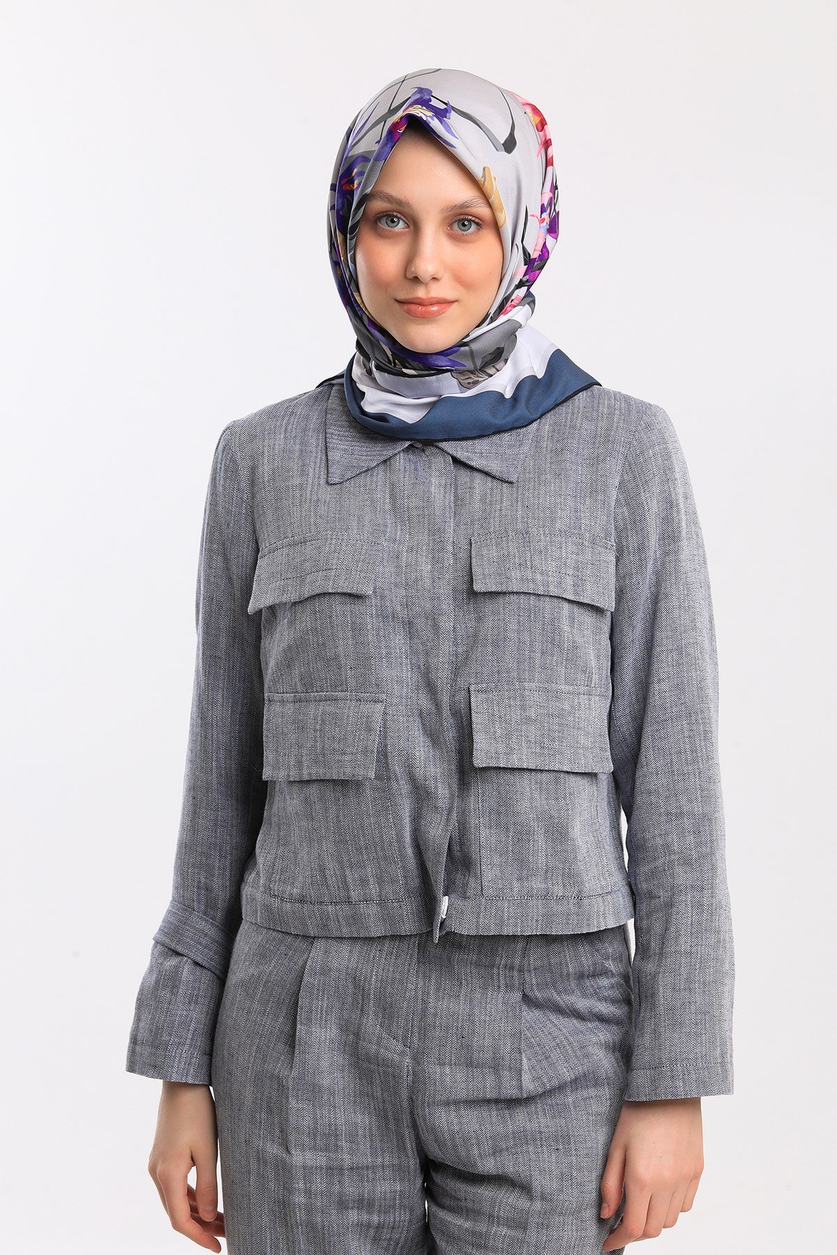 ScarfÇiçekli Desen Gold Seri Twill Eşarp Askısı ile Birlikte 90x90 cm