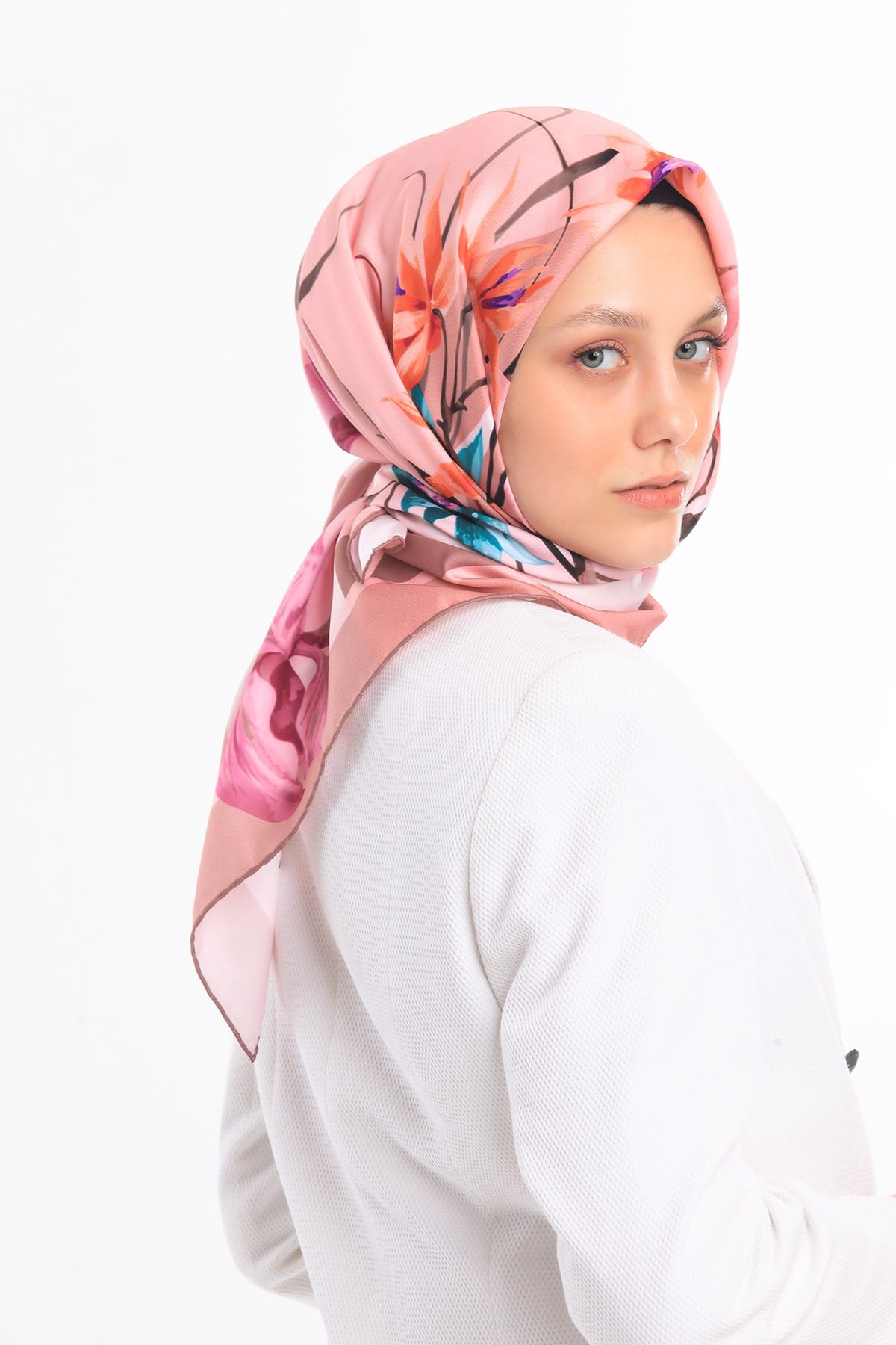 EŞARPÇiçekli Desen Gold Seri Twill Eşarp Askısı ile Birlikte 90x90 cm